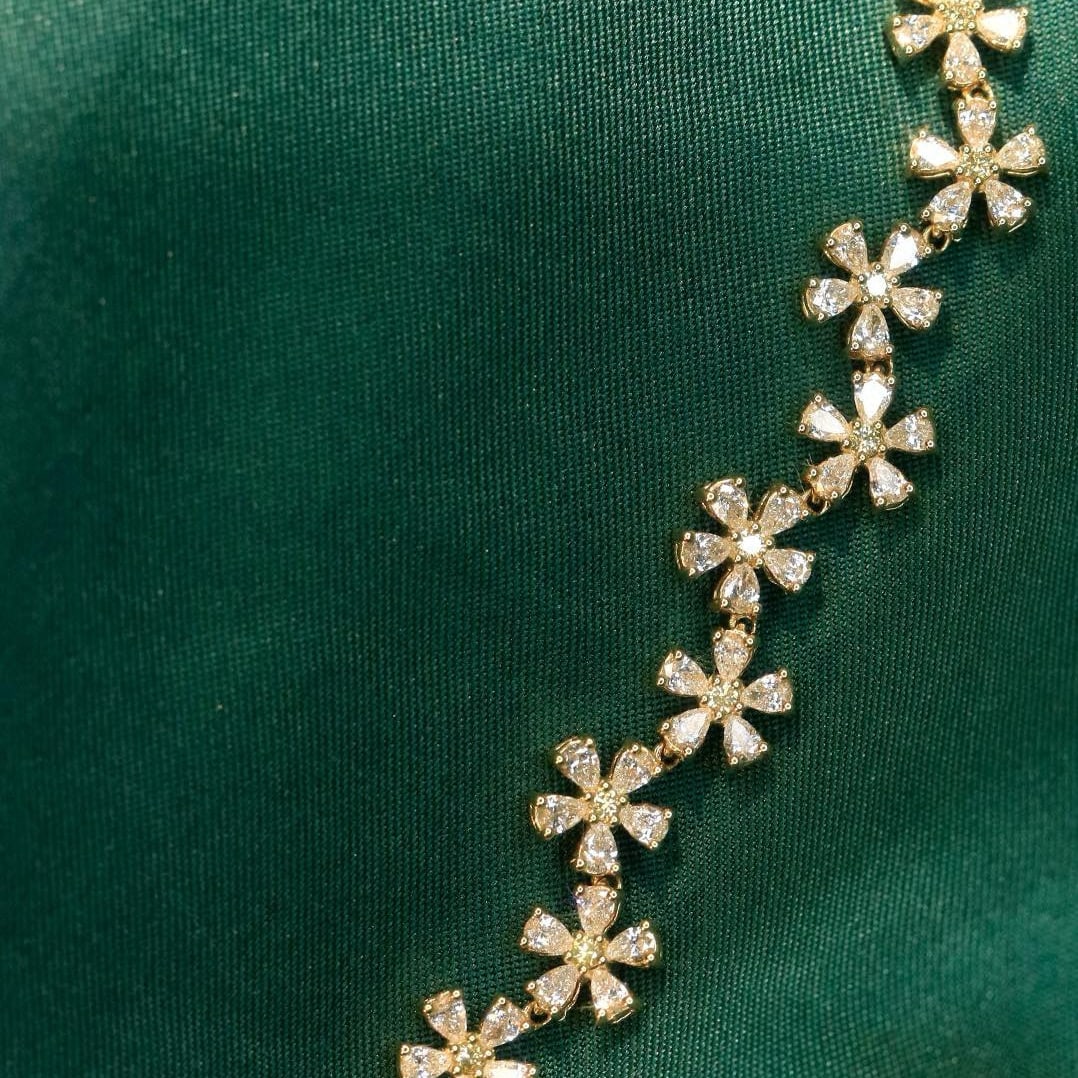 14k Gold 4.8 Ct Natural Color Diamond Bracelet: Ref:231078120 // gold content:14k gold // main gemstone:diamond // shape:multiple // carat weight:4. 8ct // clarity grade:vs-si // color:color // treatment:natural // Condition: NewLow Estimate: