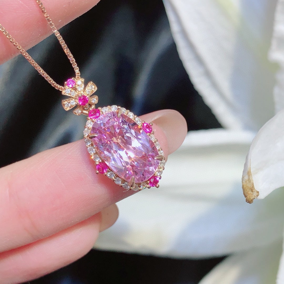 14k Gold 5.3 Ct Natural Kunzite & Diamond Pendant( Without Chain ): Ref:231078123 // gold content:14k gold // main gemstone:kunzite // shape:oval // carat weight:5. 3ct // color:purplish pink // treatment:natural // // adjacent gemstone 2 : diamond // shape:round