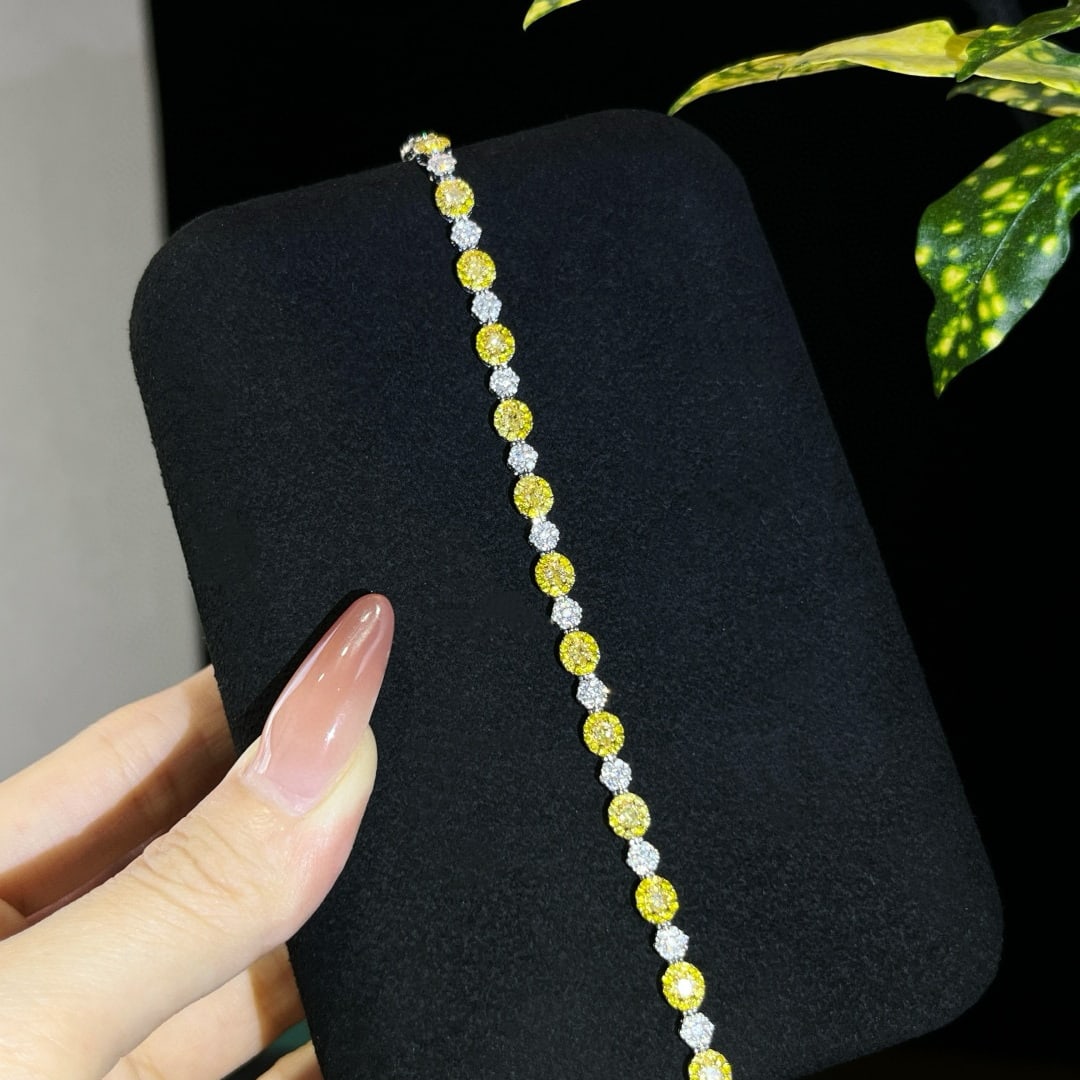 14k Gold 3.47 Ctw Natural Yellow Diamond & Diamond Bracelet: Ref:231078125 // gold content:14k gold // main gemstone:yellow diamond // shape:oval // carat weight:1. 36ct // color:yellow // treatment:natural // // adjacent gemstone 2 : diamond // shape:round