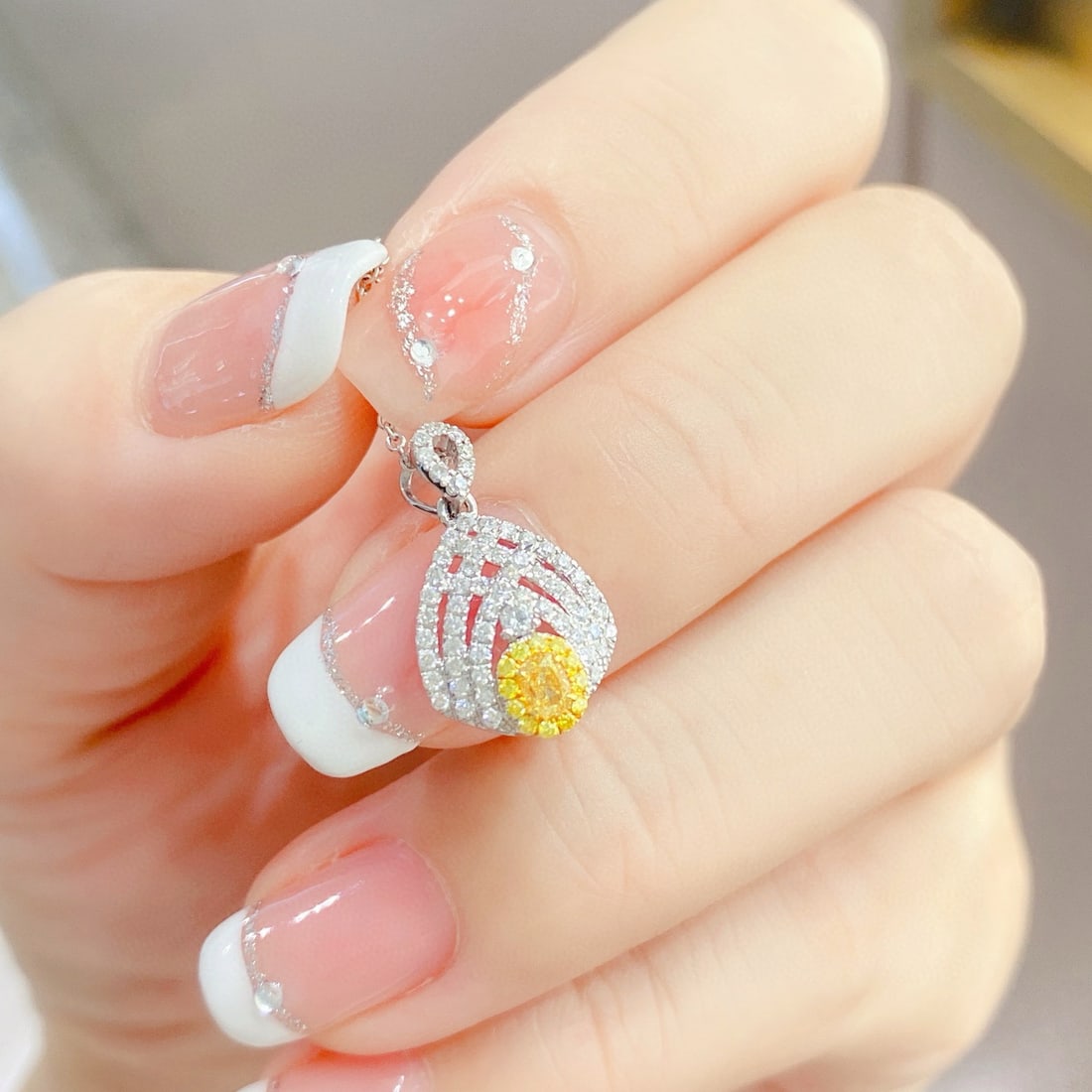 14k Gold 0.43 Ctw Natural Yellow Diamond & Diamond Necklace: Ref:231078144 // gold content:14k gold // main gemstone:yellow diamond // shape:oval // carat weight:0. 13ct // color:yellow // treatment:natural // // adjacent gemstone 2 : diamond // shape:round