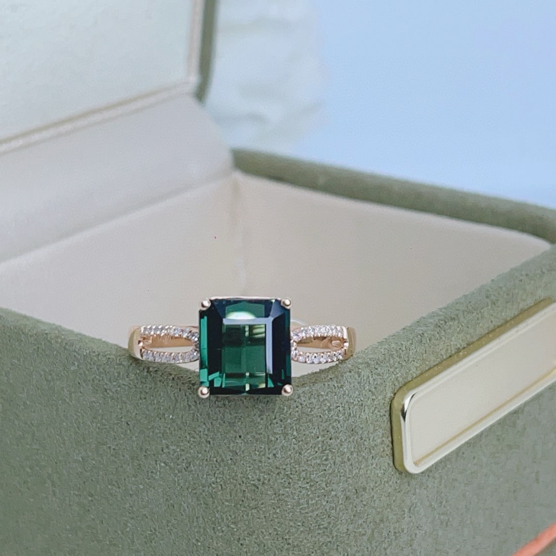 14k Gold 1.8 Ct Natural Tourmaline & Diamond Ring: Ref:231078155 // gold content:14k gold // ring size:7. 25us // // main gemstone:tourmaline // shape:octagonal // carat weight:1. 8ct // color:green // treatment:natural // // adjacent gemstone 2 :
