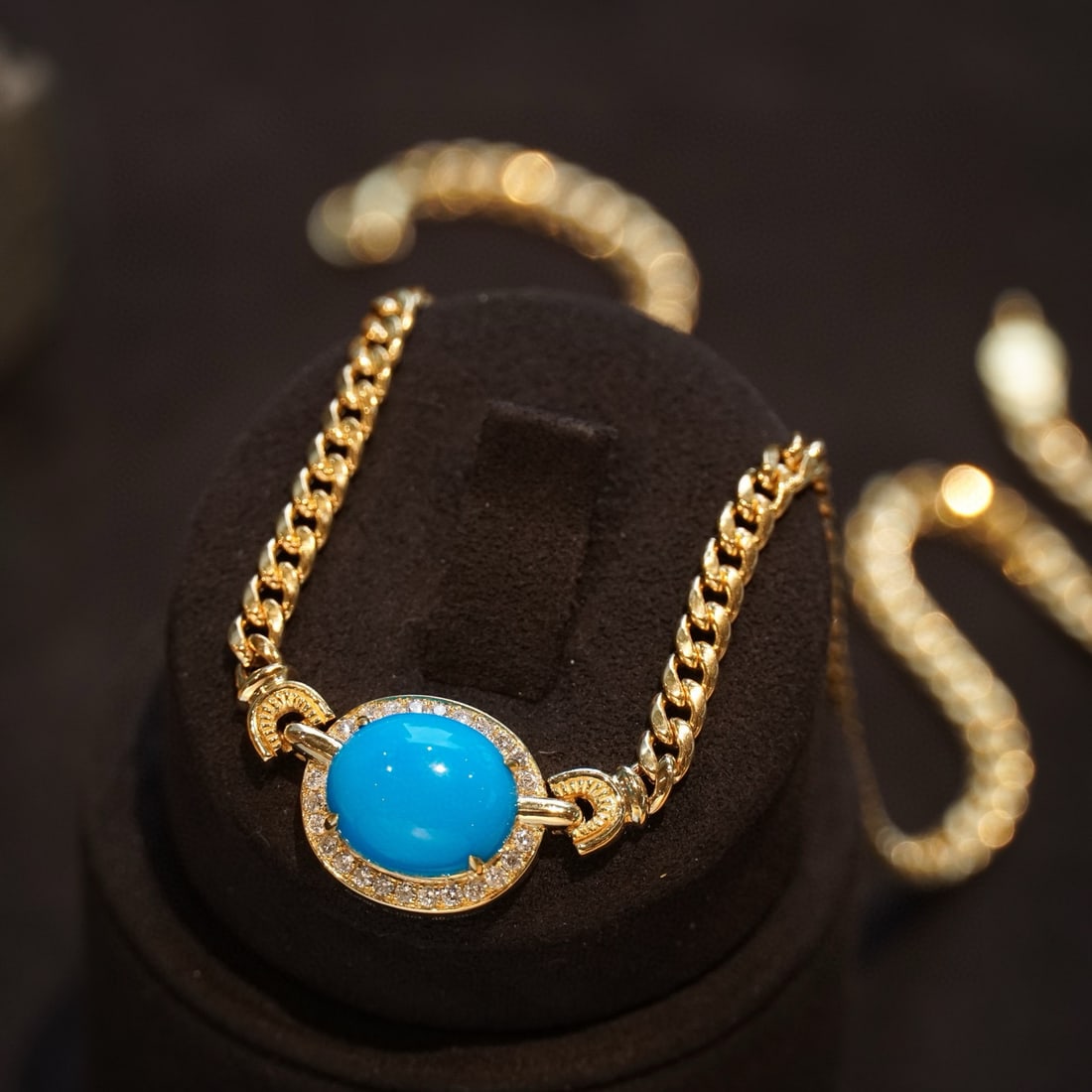 14k Gold 4.13 Ctw Natural Turquoise & Diamond Necklace: Ref:231078156 // gold content:14k gold // main gemstone:turquoise // shape:oval // carat weight:3. 88ct // color:blue // treatment:natural // // adjacent gemstone 2 : diamond // shape:round //