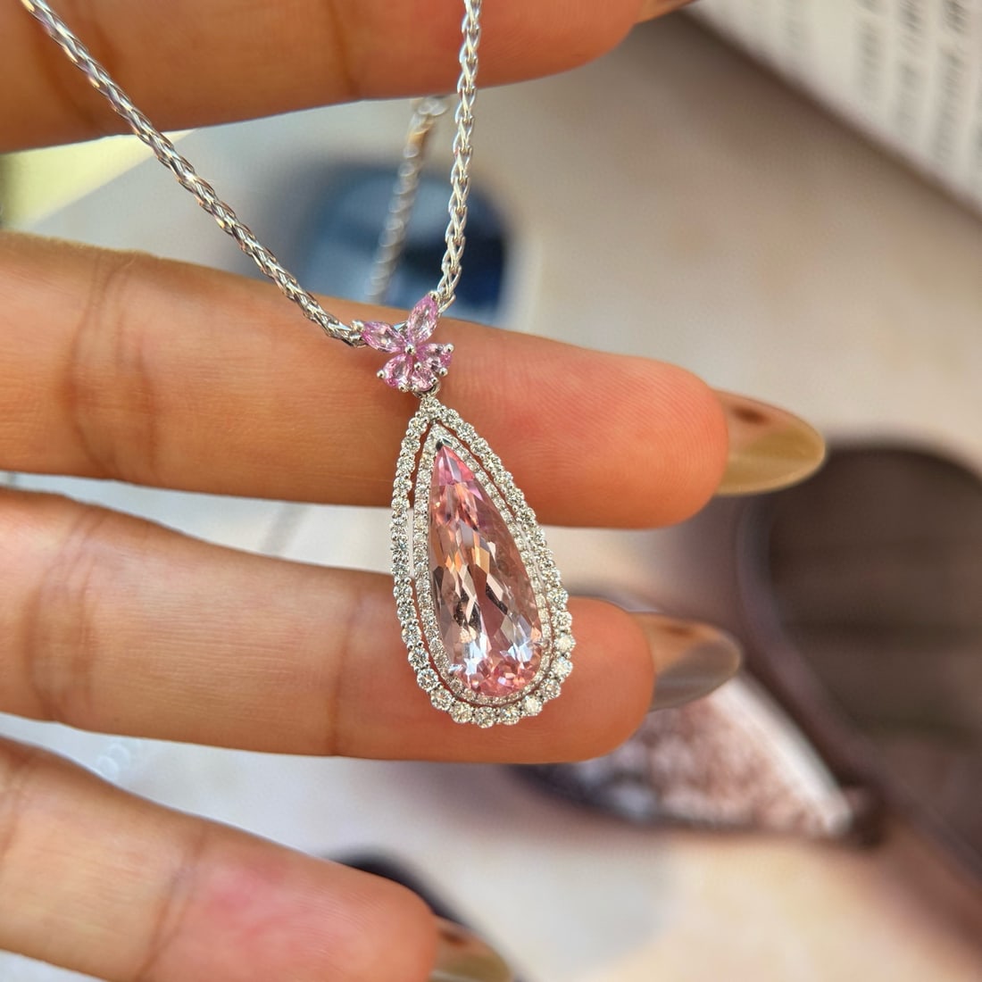 14k Gold 5.53 Ctw Natural Morganite & Diamond Pendant( Without Chain ): Ref:231078187 // gold content:14k gold // main gemstone:morganite // shape:pear // carat weight:4. 78ct // color:pink // treatment:natural // // adjacent gemstone 2 : diamond // shape:round //