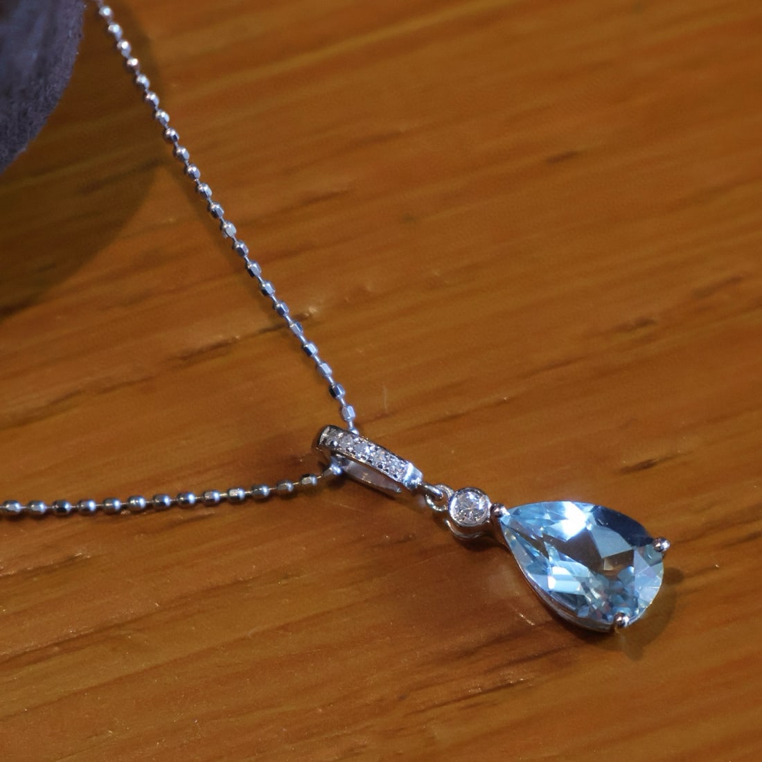 14k Gold 1 Ct Natural Aquamarine & Diamond Pendant( Without Chain ): Ref:231078190 // gold content:14k gold // main gemstone:aquamarine // shape:pear // carat weight:1ct // color:blue // treatment:natural // // adjacent gemstone 2 : diamond // shape:round // clarity