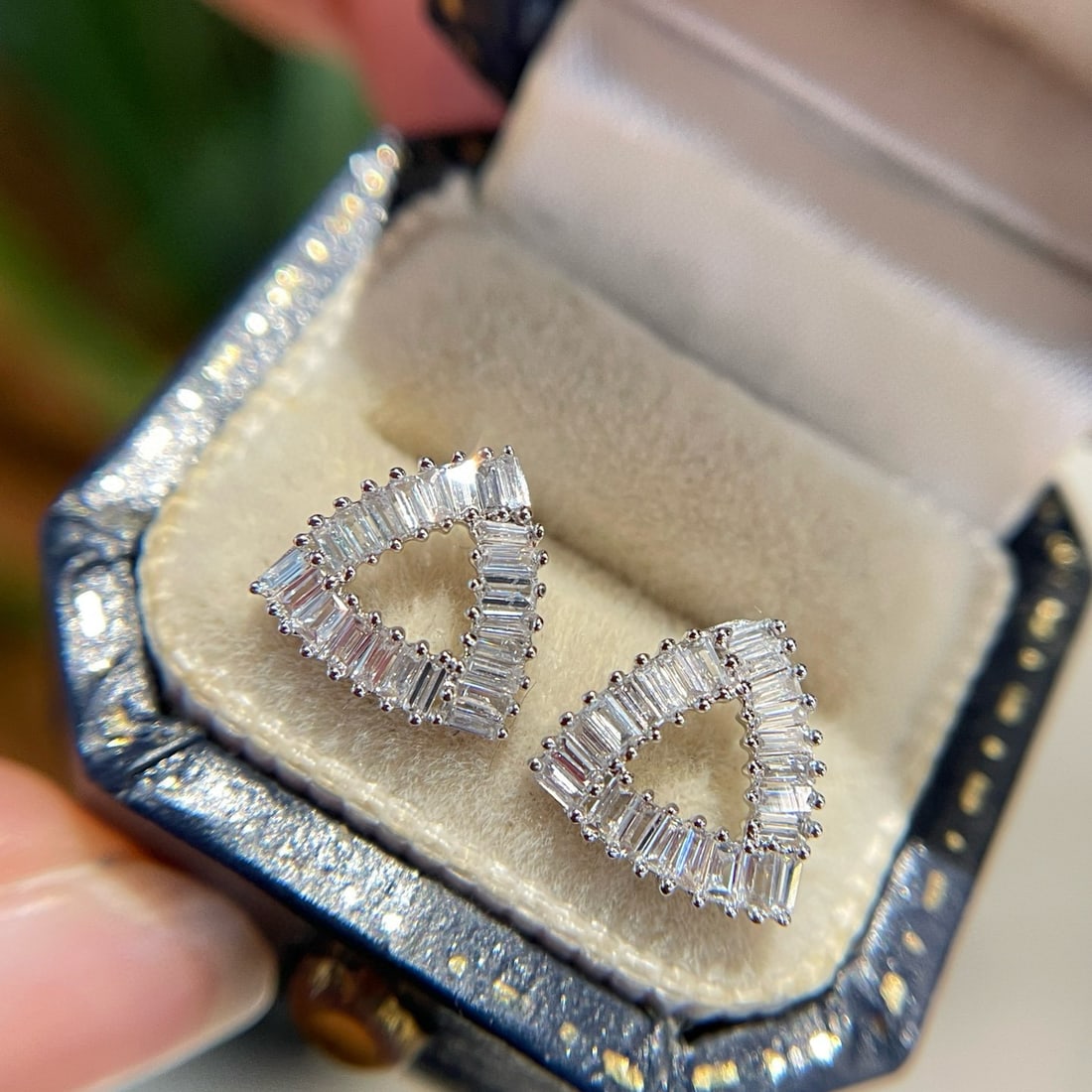 14k Gold 0.35 Ct Natural H Diamond Earrings: Ref:231078212 // gold content:14k gold // main gemstone:diamond // shape:baguette // carat weight:0. 35ct // clarity grade:vs-si // color:h // treatment:natural // Condition: NewLow Estimate: