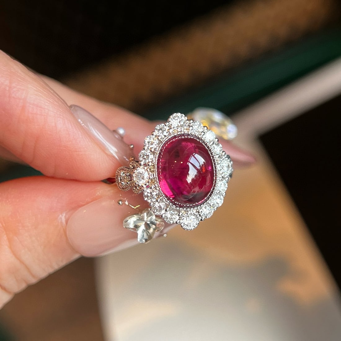 14k Gold 5.00 Ctw Natural Tourmaline & Lab Grown Diamond Ring: Ref:231078258 // gold content:14k gold // ring size:7. 25us // // main gemstone:tourmaline // shape:oval // carat weight:4. 35ct // color:red // treatment:natural // // adjacent gemstone 2 : lab