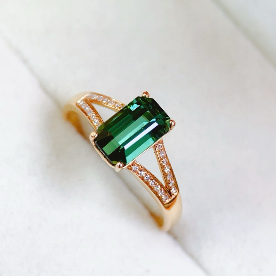 14k Gold 1.78 Ctw Natural Tourmaline & Diamond Ring: Ref:231078265 // gold content:14k gold // ring size:7. 25us // // main gemstone:tourmaline // shape:octagonal // carat weight:1. 7ct // color:green // treatment:natural // // adjacent gemstone 2 :