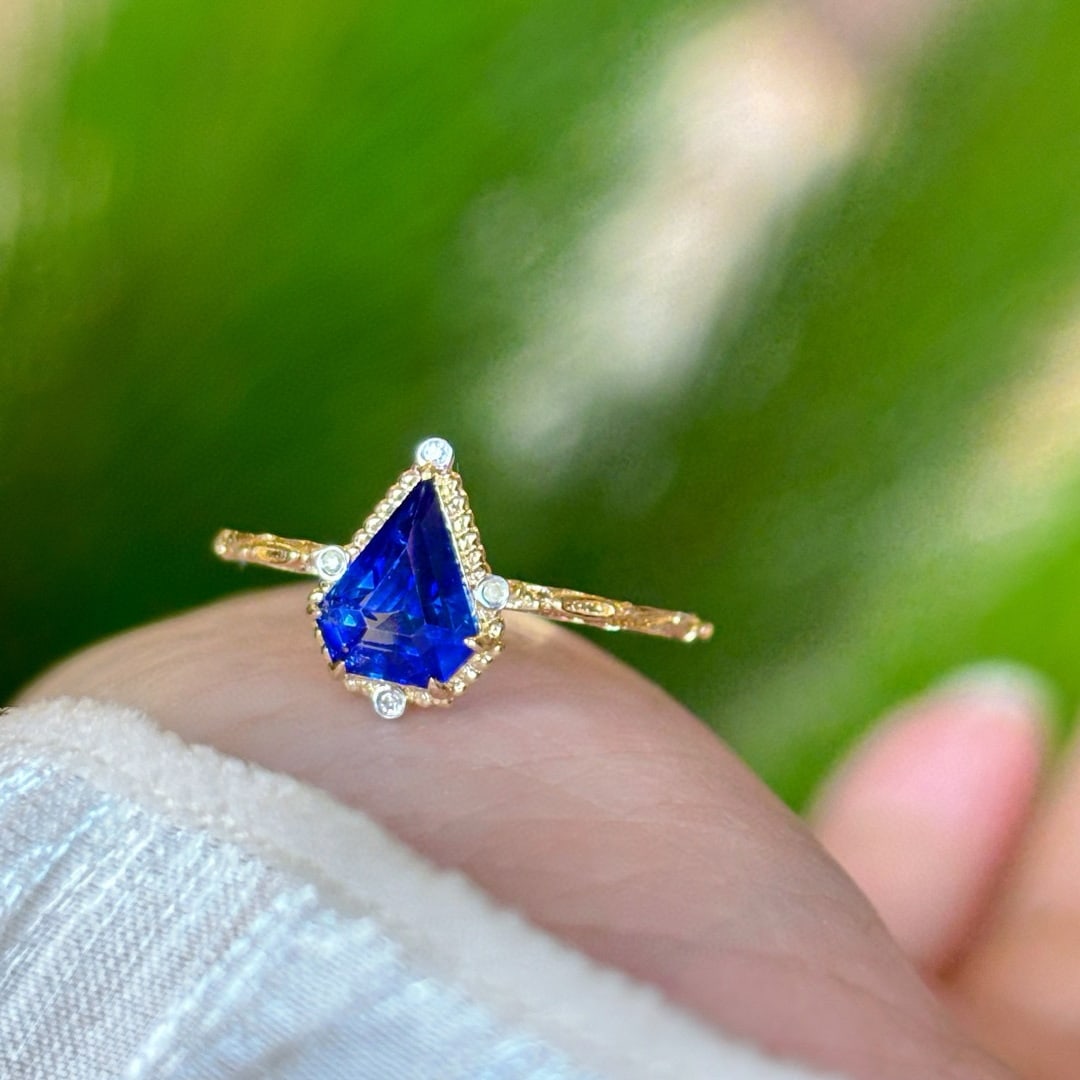 14k Gold 1.09 Ct Natural Sapphire & Diamond Ring: Ref:231078321 // gold content:14k gold // ring size:7. 25us // // main gemstone:sapphire // shape:other // carat weight:1. 09ct // color:blue // treatment:natural // // adjacent gemstone 2 :