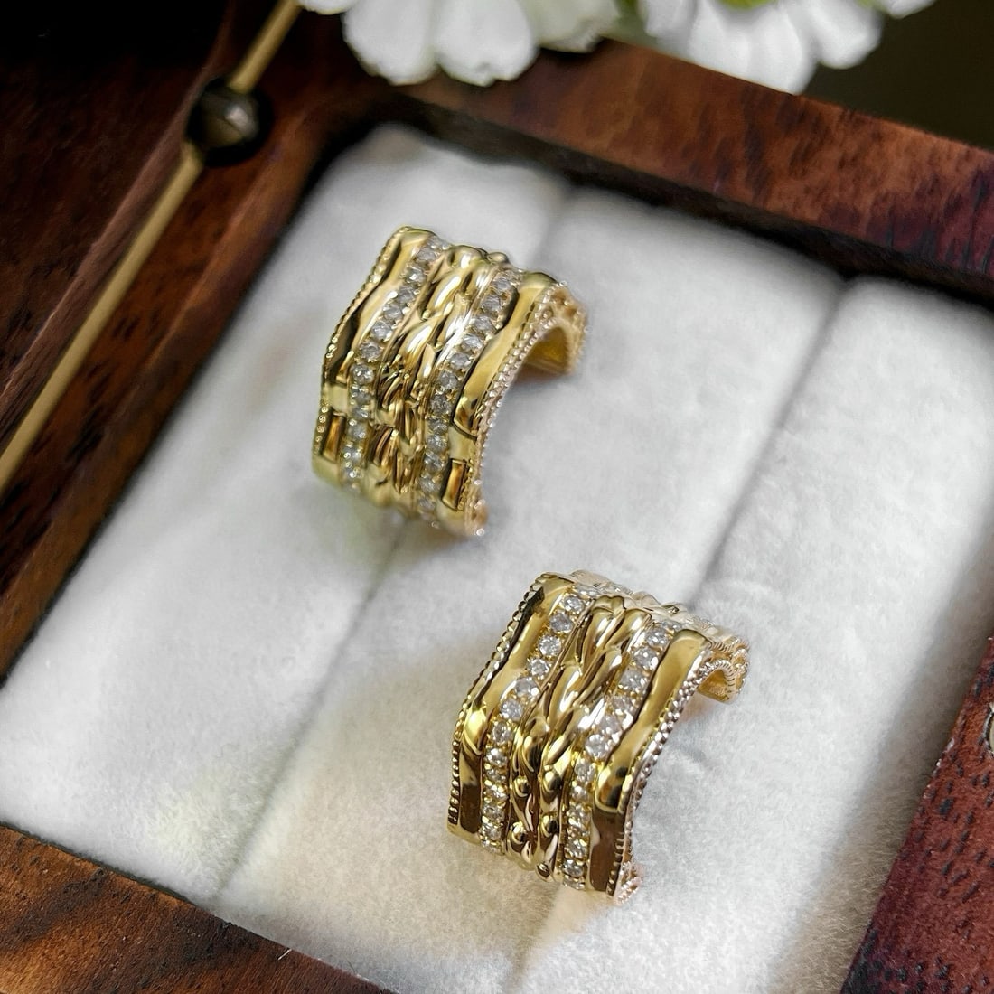 14k Gold 0.48 Ct Natural H Diamond Earrings: Ref:231078329 // gold content:14k gold // main gemstone:diamond // shape:round // carat weight:0. 48ct // clarity grade:vs-si // color:h // treatment:natural // cut grade:g // Condition: NewLow