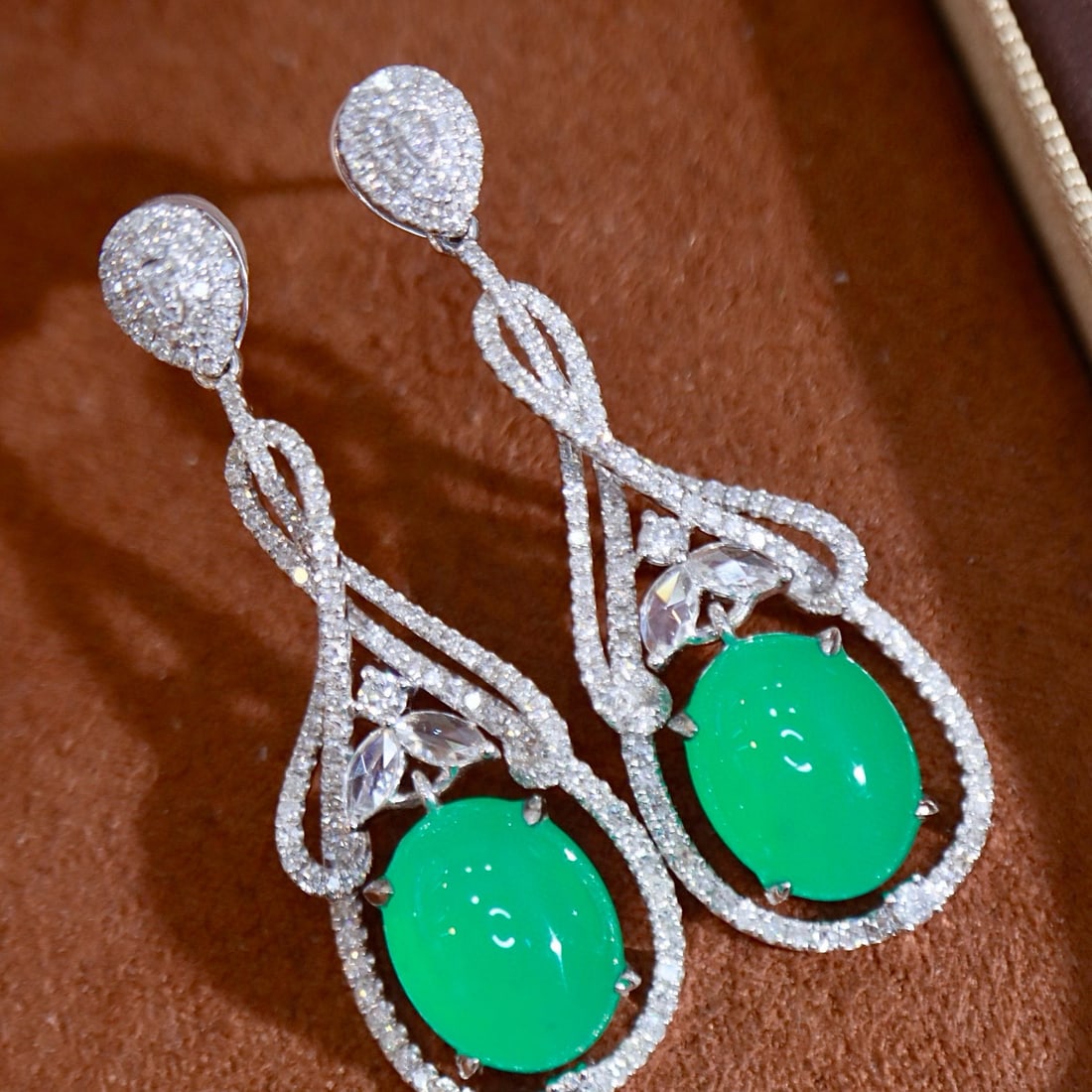 14k Gold 8.13 Ctw Natural Emerald & Diamond Earrings: Ref:231078344 // gold content:14k gold // main gemstone:emerald // shape:oval // carat weight:7. 08ct // color:green // treatment:natural // // adjacent gemstone 2 : diamond // shape:multiple // carat