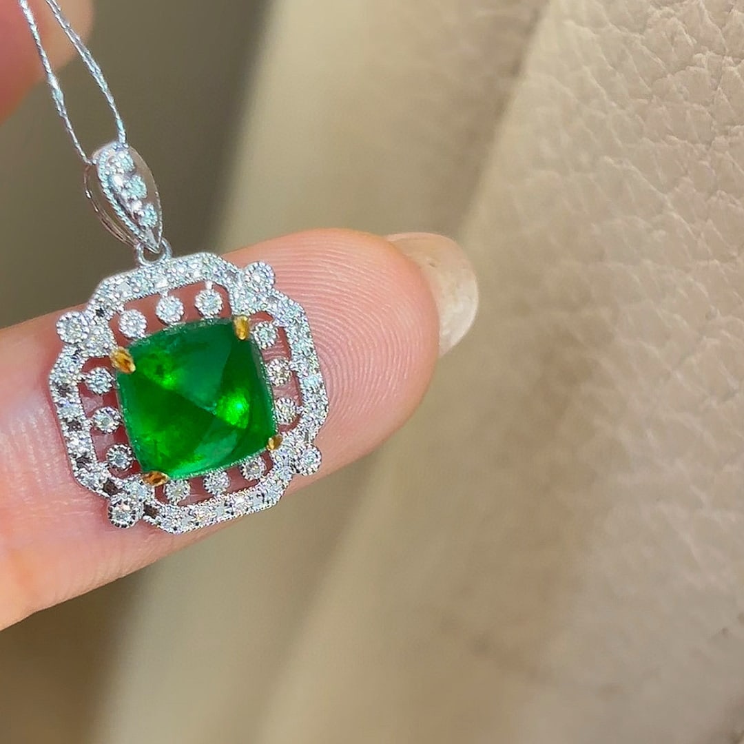 14k Gold 2.33 Ct Vivid Green Natural Emerald & Diamond Pendant( Without Chain ): Ref:231078415 // gold content:14k gold // main gemstone:emerald // shape:sugar-loaf // carat weight:2. 33ct // color:vivid green // treatment:natural // // adjacent gemstone 2 : diamond //