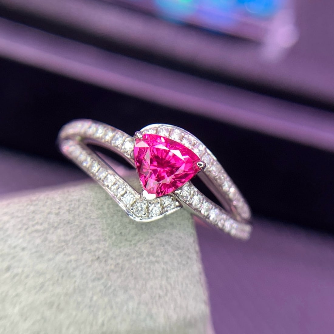 14k Gold 0.7 Ct Natural Spinel & Diamond Ring - 2