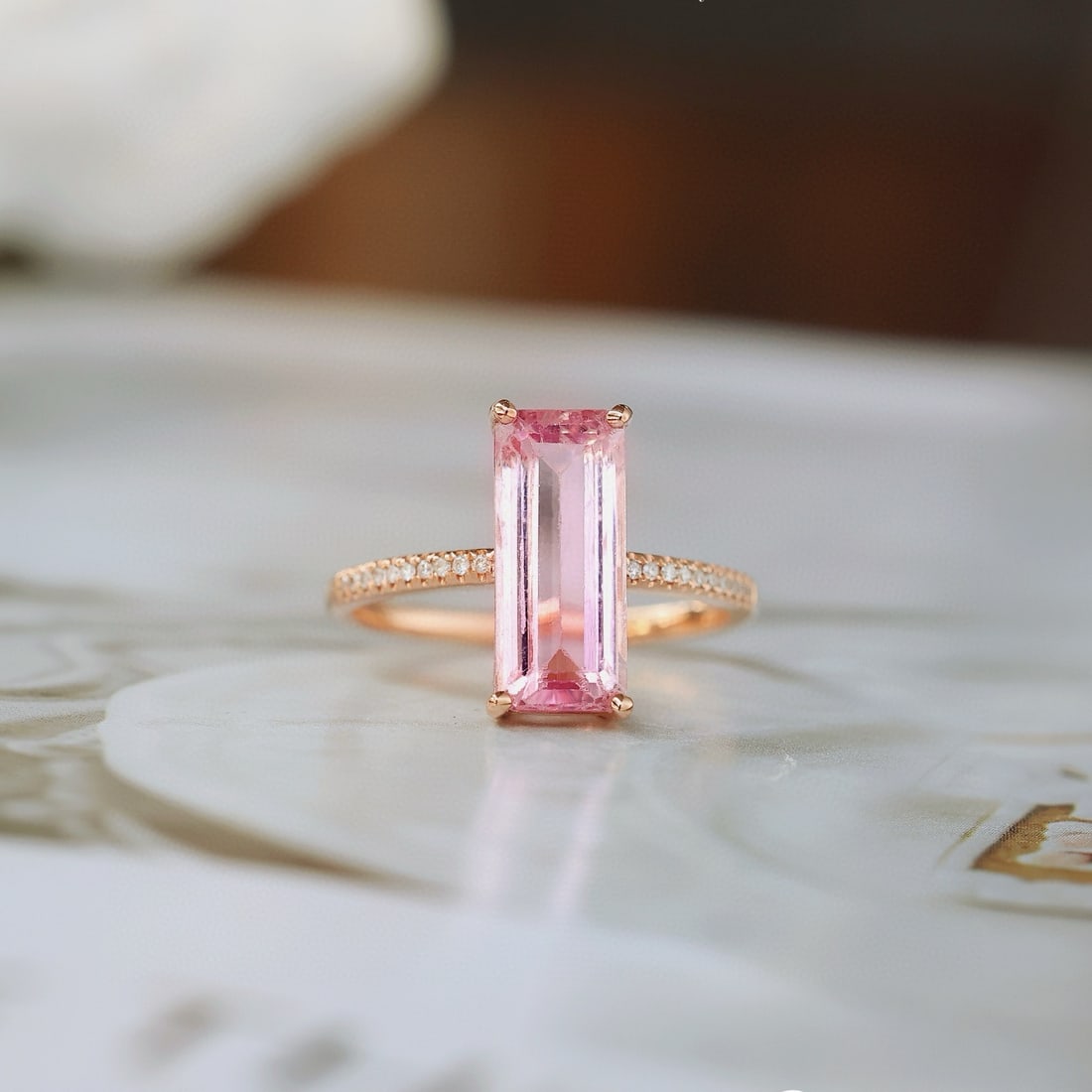 14k Gold 2.82 Ctw Natural Morganite & Diamond Ring: Ref:231080023 // gold content:14k gold // ring size:7. 25us // // main gemstone:morganite // shape:octagonal // carat weight:2. 77ct // color:pink // treatment:natural // // adjacent gemstone 2 :