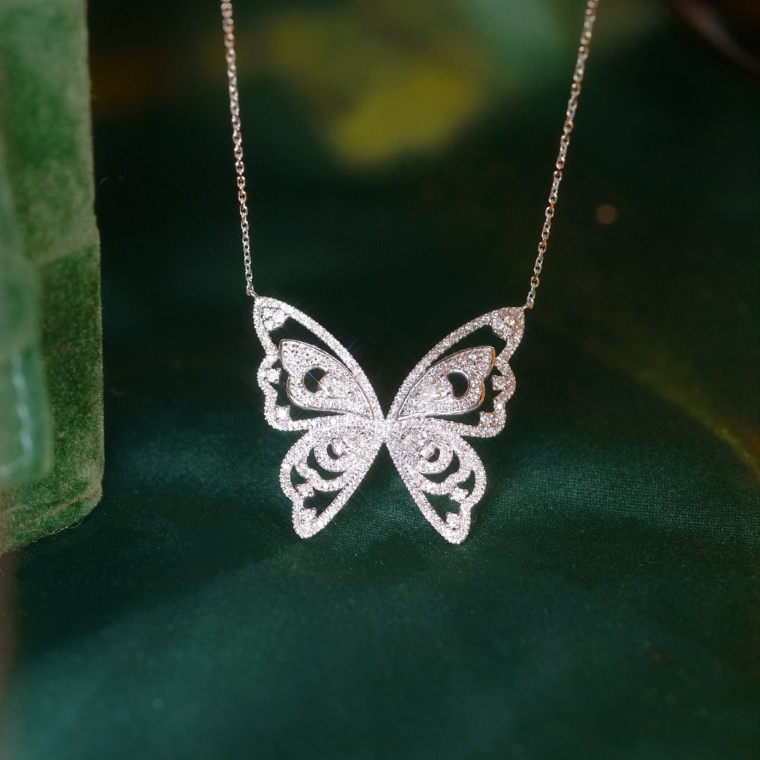 14k Gold 0.86 Ct Natural H Diamond & Butterfly Necklace: Ref:231080106 // gold content:14k gold // main gemstone:diamond // shape:multiple // carat weight:0. 86ct // clarity grade:vs-si // color:h // treatment:natural // Condition: NewLow Estimate: