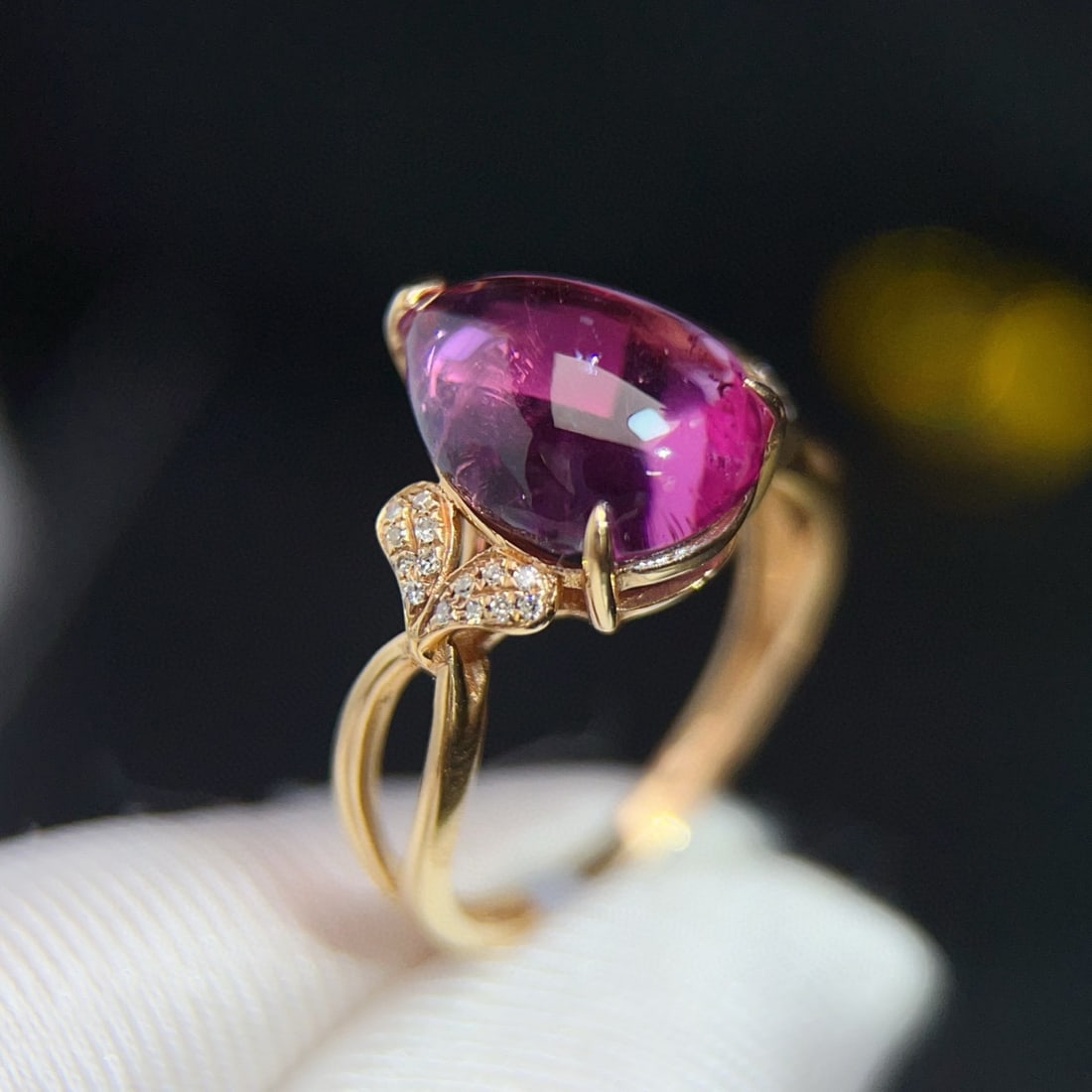 14k Gold 4.35 Ct Natural Tourmaline & Diamond Ring: Ref:231080107 // gold content:14k gold // ring size:7. 25us // // main gemstone:tourmaline // shape:pear // carat weight:4. 35ct // color:purple // treatment:natural // // adjacent gemstone 2 :