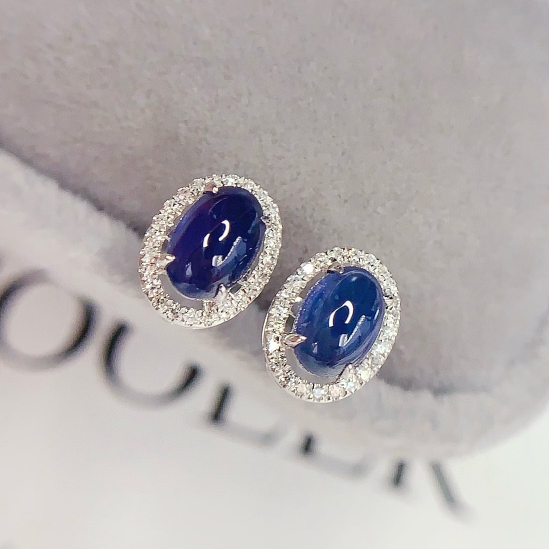 14k Gold 1.5 Ct Natural Sapphire & Diamond Earrings: Ref:231080116 // gold content:14k gold // main gemstone:sapphire // shape:oval // carat weight:1. 5ct // color:blue // treatment:natural // // adjacent gemstone 2 : diamond // number of stones:48
