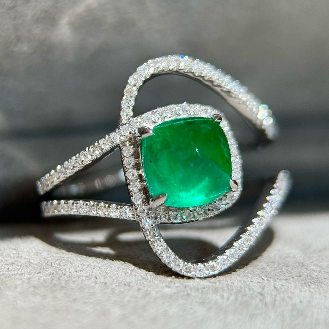 14k Gold 2.19 Ctw Vivid Green Natural Emerald & Diamond Ring (1 of 8)