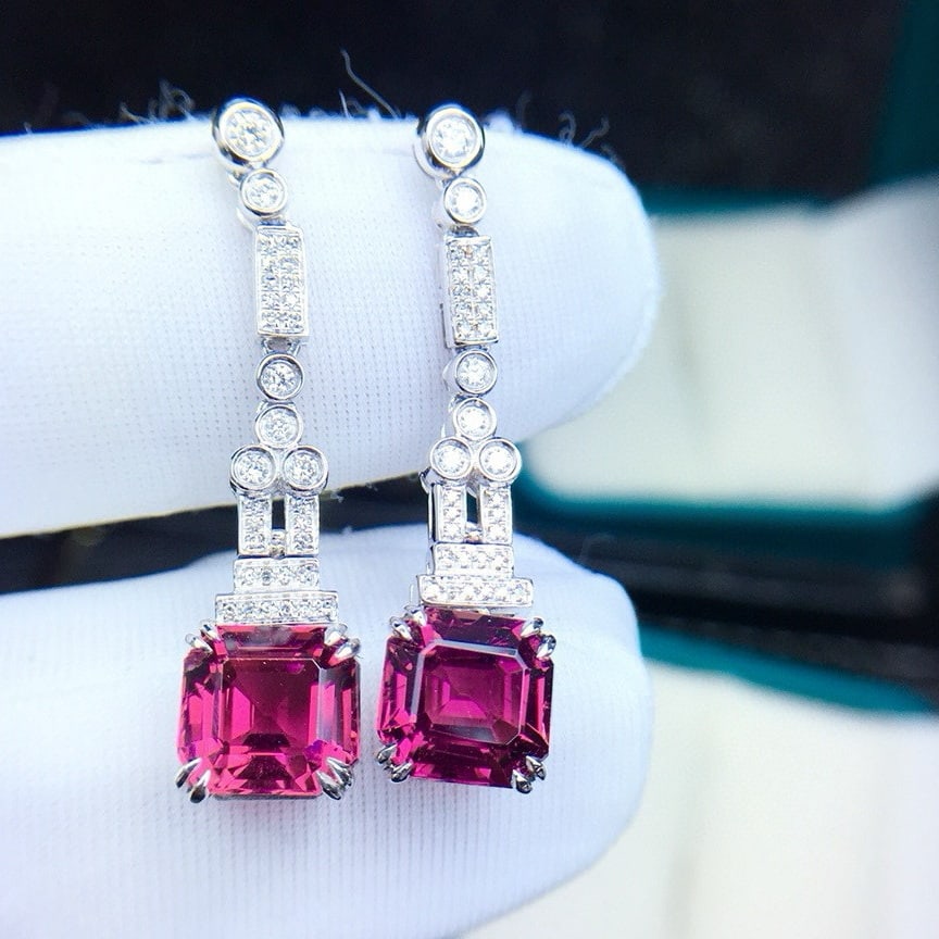 14k Gold 4.9 Ct Natural Tourmaline & Diamond Earrings: Ref:231080218 // gold content:14k gold // main gemstone:tourmaline // shape:octagonal // carat weight:4. 9ct // color:red // treatment:natural // // adjacent gemstone 2 : diamond // number of stones:7
