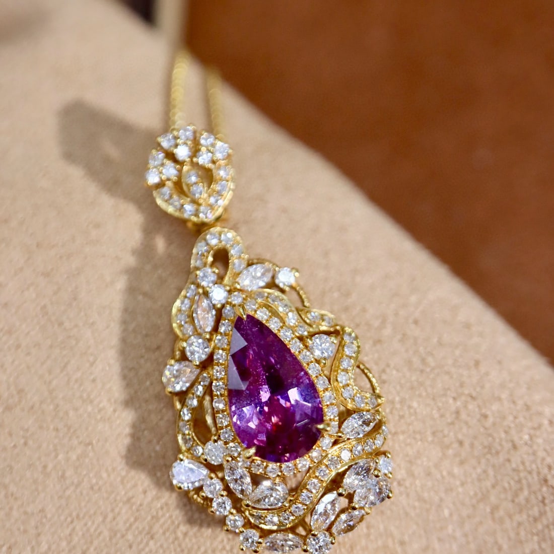 14k Gold 2.48 Ctw Natural Sapphire & Diamond Pendant( Without Chain ): Ref:231080276 // gold content:14k gold // main gemstone:sapphire // shape:pear // carat weight:1. 64ct // color:purple // treatment:natural // // adjacent gemstone 2 : diamond // shape:multiple // car