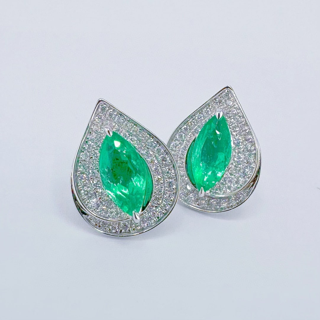 14k Gold 1.78 Ctw Natural Emerald & Diamond Earrings: Ref:231080302 // gold content:14k gold // main gemstone:emerald // shape:marquise // carat weight:1. 30ct // color:green // treatment:natural // // adjacent gemstone 2 : diamond // shape:round // cara