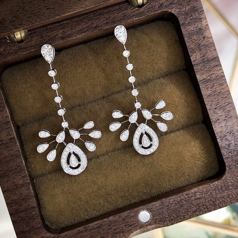 14k Gold 0.54 Ct Natural H Diamond Earrings: Ref:231080311 // gold content:14k gold // main gemstone:diamond // shape:round // carat weight:0. 54ct // clarity grade:vs-si // color:h // treatment:natural // cut grade:g // Condition: New Low Esti