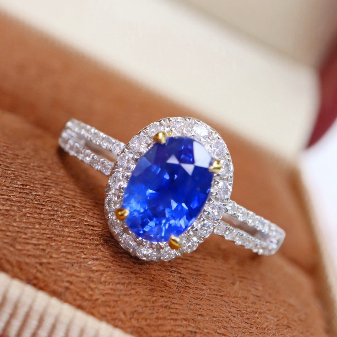 14k Gold 1.45 Ctw Vivid Blue Natural Sapphire & Diamond Ring: Ref:231080336 // gold content:14k gold // ring size:7. 25us // // main gemstone:sapphire // shape:oval // carat weight:1. 20ct // color:vivid blue // treatment:natural // // adjacent gemstone 2 :