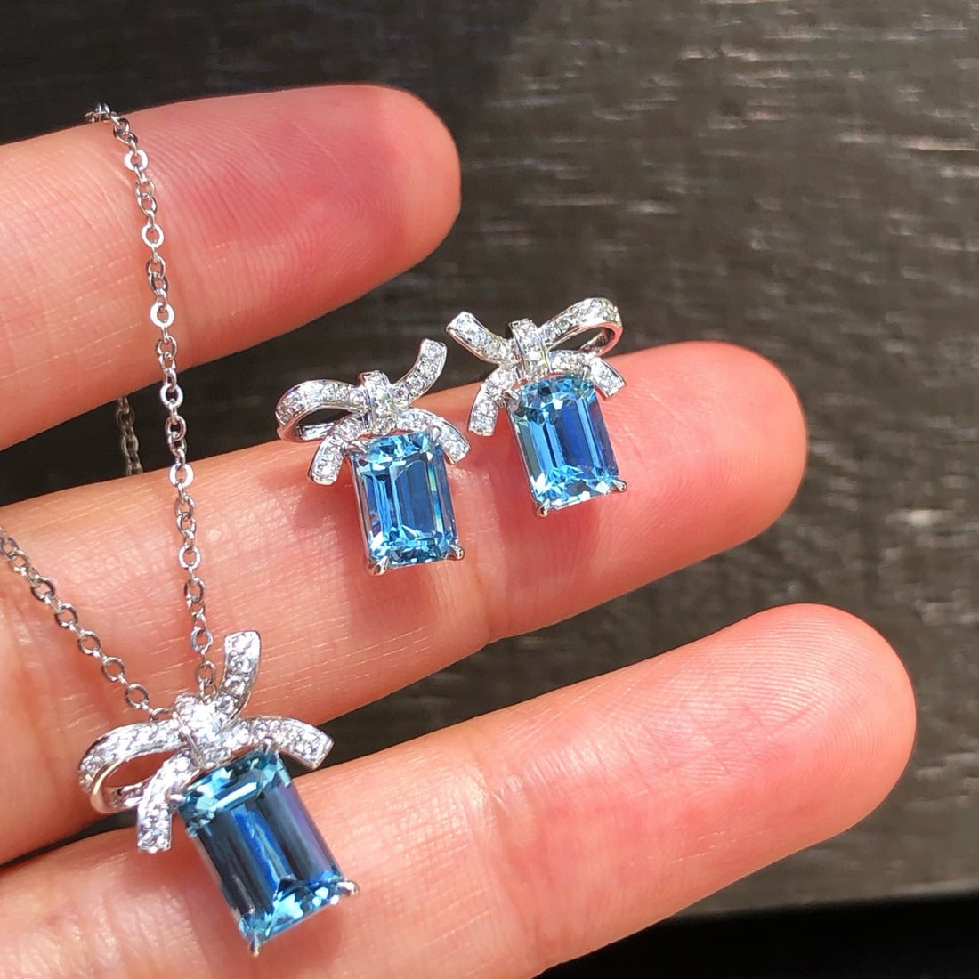 14k Gold 3.48 Ctw Natural Aquamarine & Diamond Jewelry Set: Ref:231080364 // gold content:14k gold // pendant(without chain) // main gemstone:aquamarine // shape:octagonal // carat weight:1. 47ct // color:santa maria color // treatment:natural // //