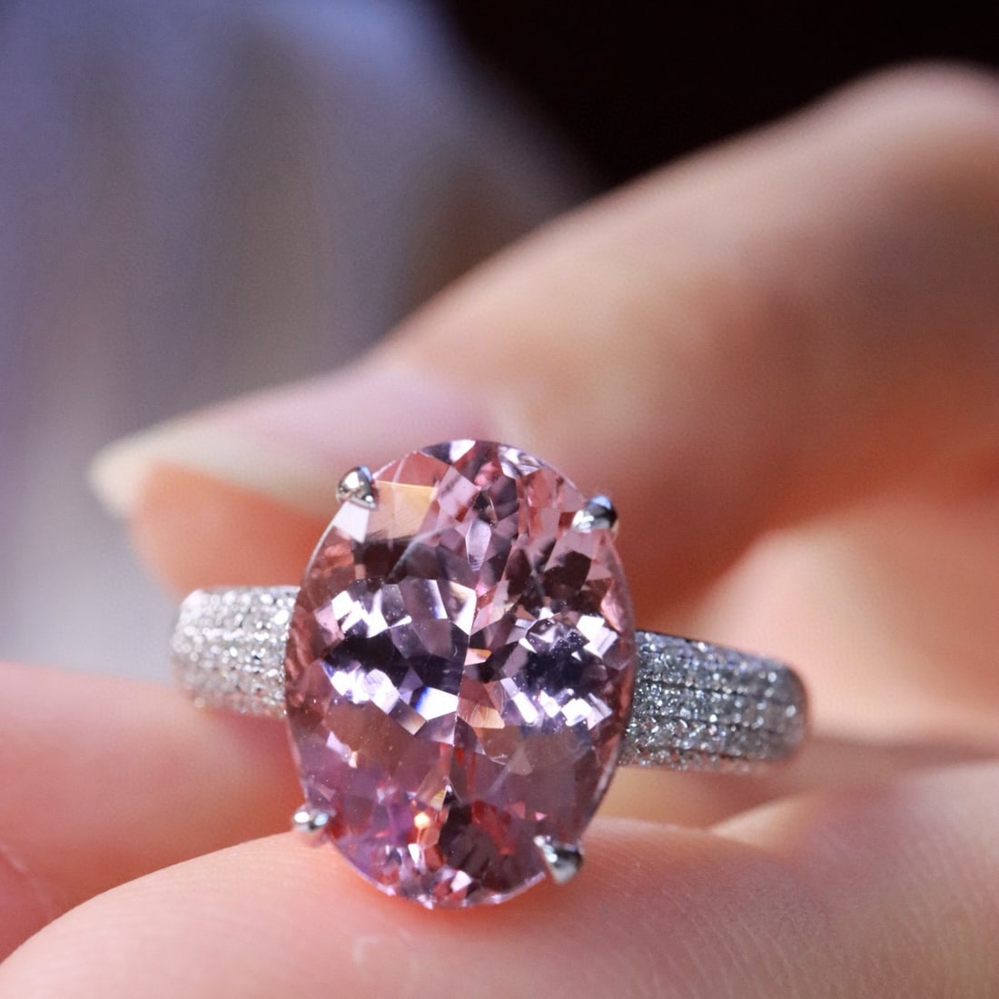 14k Gold 4.14 Ctw Natural Morganite & Diamond Ring: Ref:231080367 // gold content:14k gold // ring size:7. 25us // // main gemstone:morganite // shape:oval // carat weight:3. 93ct // color:pink // treatment:natural // // adjacent gemstone 2 :