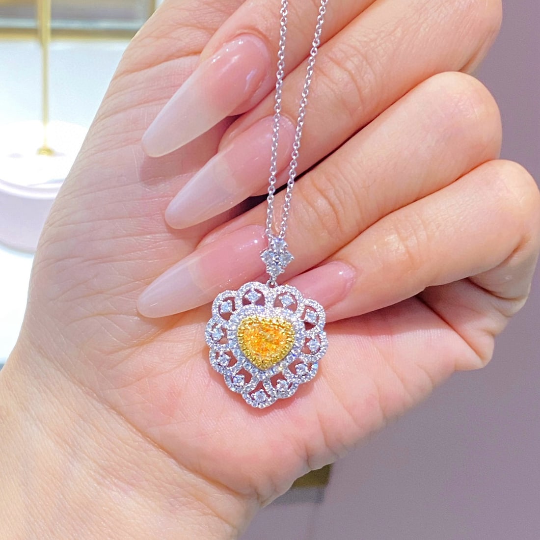 14k Gold 1.91 Ctw Natural Yellow Diamond & Diamond Necklace: Ref:231080377 // gold content:14k gold // main gemstone:yellow diamond // shape:heart // carat weight:1. 00ct // color:yellow // treatment:natural // // adjacent gemstone 2 : diamond // shape:round