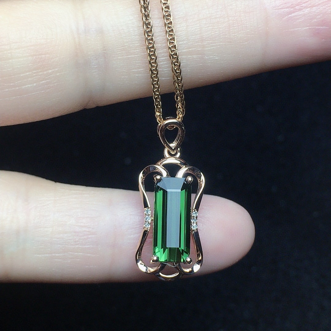 14k Gold 1.7 Ct Natural Tourmaline & Diamond Pendant( Without Chain ): Ref:231080403 // gold content:14k gold // main gemstone:tourmaline // shape:octagonal // carat weight:1. 7ct // color:green // treatment:natural // // adjacent gemstone 2 : diamond // number of
