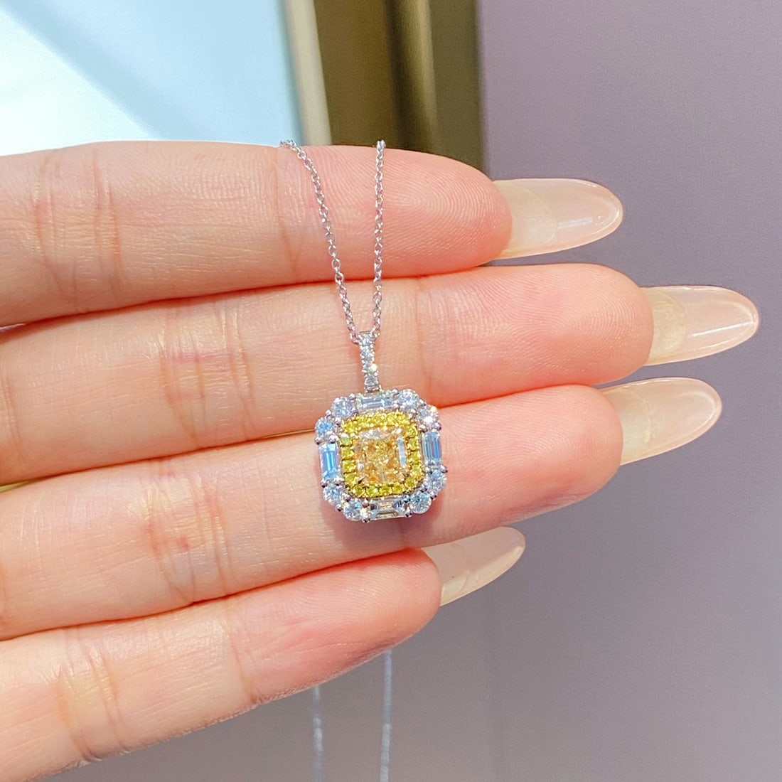 14k Gold 1.94 Ctw Natural Yellow Diamond & Diamond Necklace: Ref:231080422 // gold content:14k gold // main gemstone:yellow diamond // shape:cushion // carat weight:1. 00ct // color:yellow // treatment:natural // // adjacent gemstone 2 : diamond //
