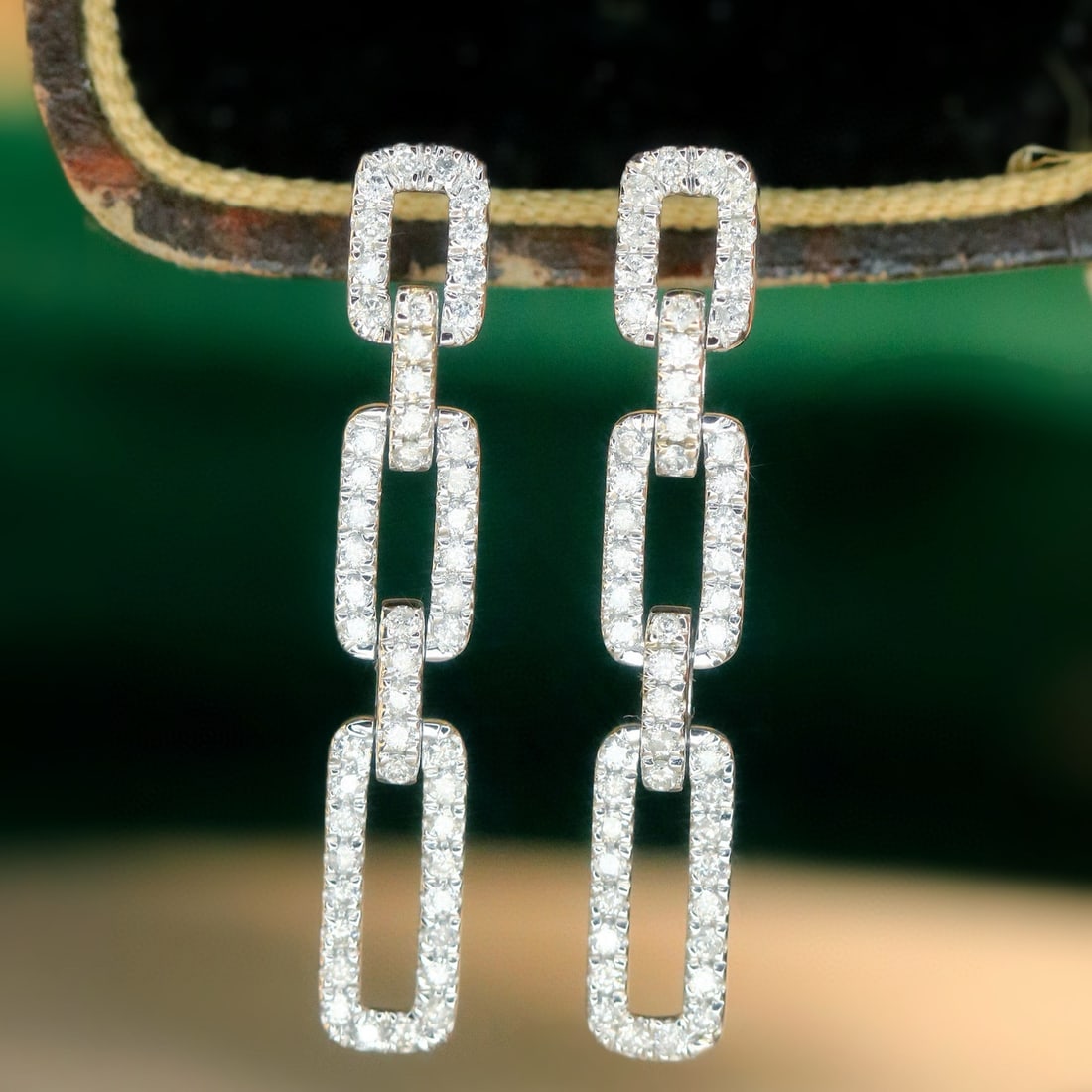 14k Gold 0.56 Ct Natural H Diamond Earrings: Ref:231080426 // gold content:14k gold // main gemstone:diamond // shape:round // carat weight:0. 56ct // clarity grade:vs-si // color:h // treatment:natural // cut grade:g // Condition: NewLow