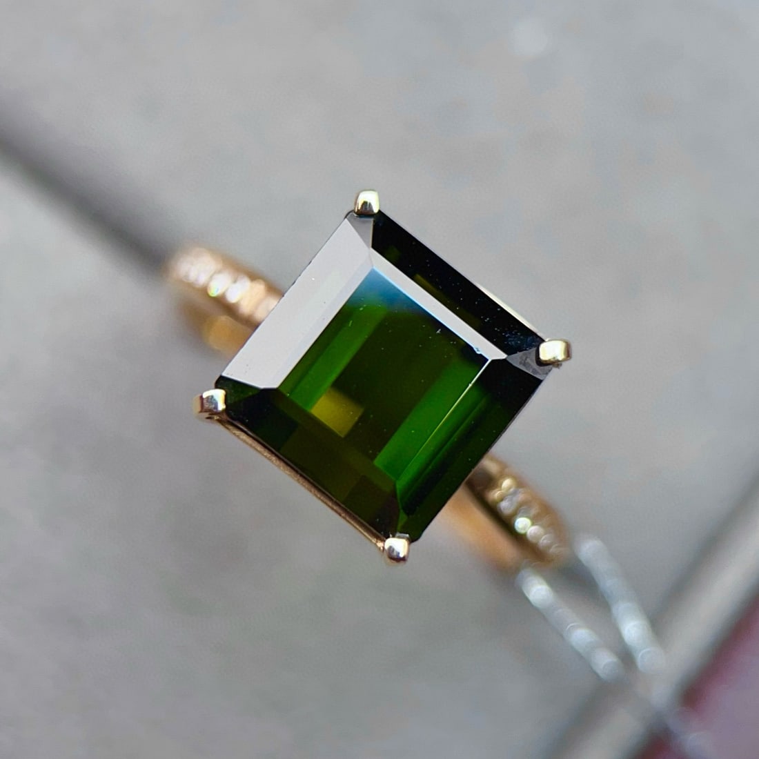 14k Gold 4.65 Ctw Natural Tourmaline & Diamond Ring: Ref:231080435 // gold content:14k gold // ring size:7. 25us // // main gemstone:tourmaline // shape:octagonal // carat weight:4. 6ct // color:green // treatment:natural // // adjacent gemstone 2 :