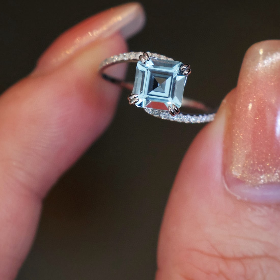 14k Gold 1.3 Ct Natural Aquamarine & Diamond Ring: Ref:231080445 // gold content:14k gold // ring size:7. 25us // // main gemstone:aquamarine // shape:asscher // carat weight:1. 3ct // color:blue // treatment:natural // // adjacent gemstone 2 :