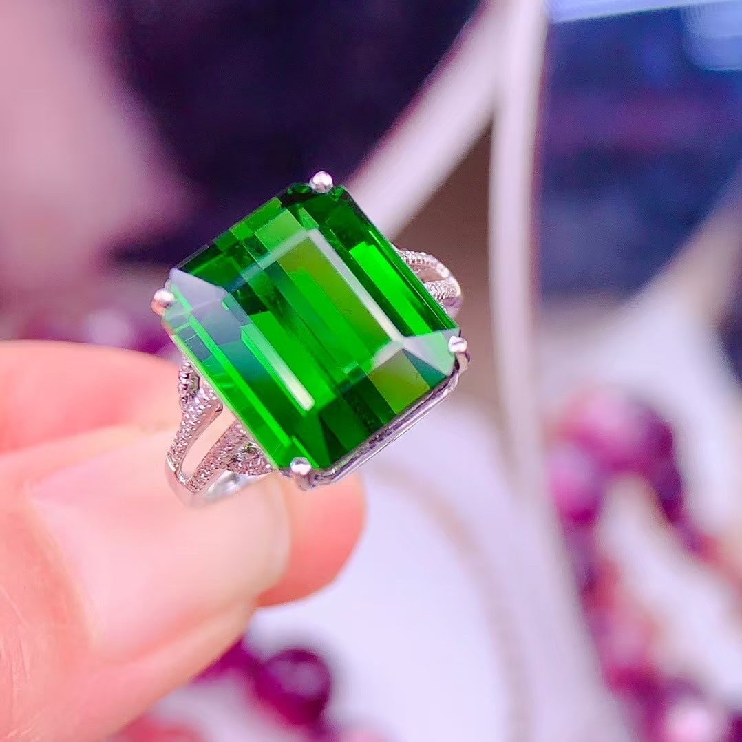 14k Gold 11 Ct Natural Tourmaline & Diamond Ring: Ref:231081090 // gold content:14k gold // ring size:7. 25us // // main gemstone:tourmaline // shape:octagonal // carat weight:11ct // color:green // treatment:natural // // adjacent gemstone 2 :