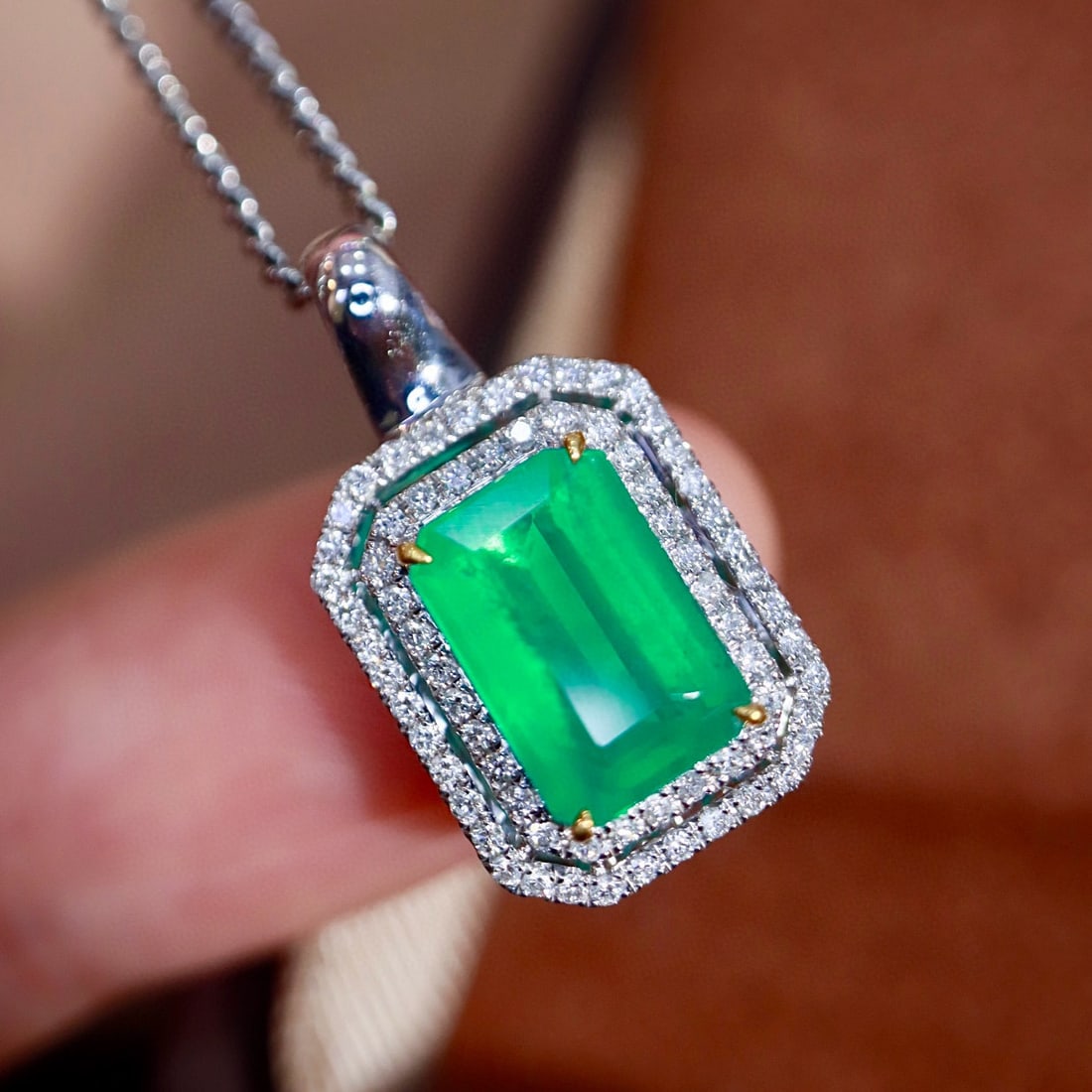 14k Gold 1.39 Ctw Natural Emerald & Diamond Pendant( Without Chain ): Ref:231081143 // gold content:14k gold // main gemstone:emerald // shape:octagonal // carat weight:1. 23ct // color:green // treatment:natural // // adjacent gemstone 2 : diamond // shape:round //