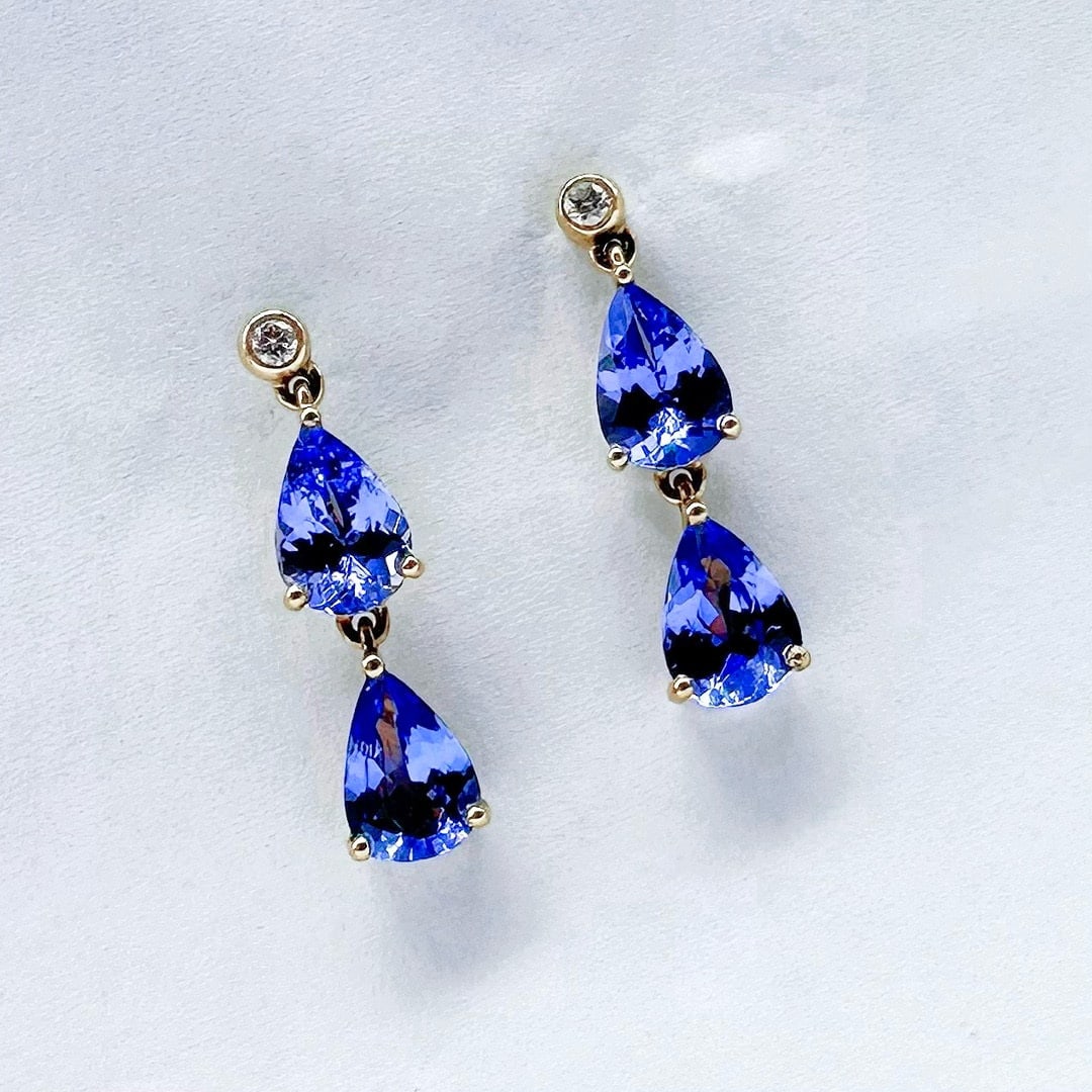 14k Gold 2 Ct Natural Tanzanite & Diamond Earrings: Ref:231081169 // gold content:14k gold // main gemstone:tanzanite // shape:pear // carat weight:2ct // color:blue // treatment:natural // // adjacent gemstone 2 : diamond // number of stones:2 // shap
