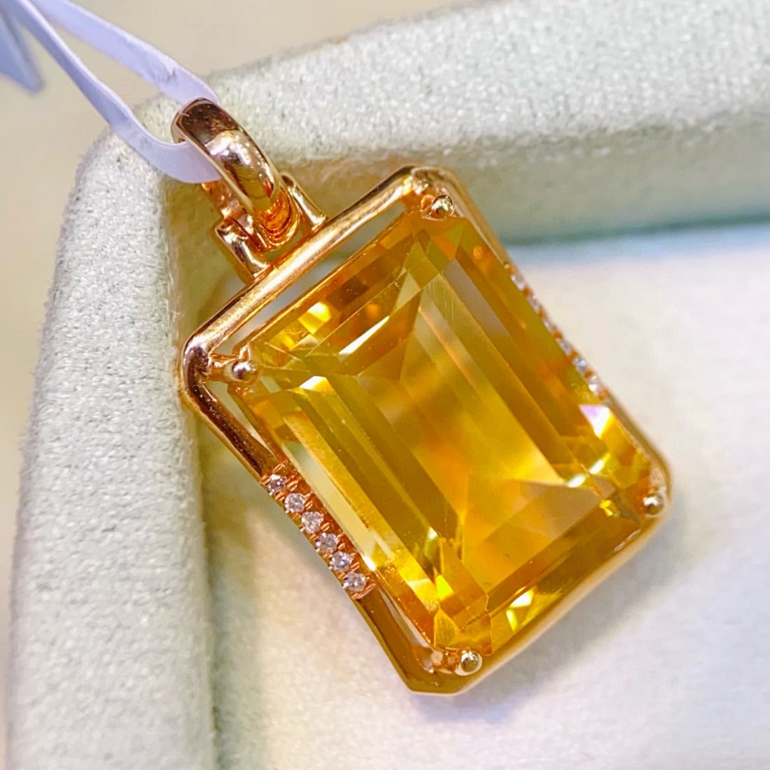 14k Gold 7.18 Ctw Natural Citrine & Diamond Pendant( Without Chain ): Ref:231081181 // gold content:14k gold // main gemstone:citrine // shape:octagonal // carat weight:7. 15ct // color:yellow // treatment:natural // // adjacent gemstone 2 : diamond // number of