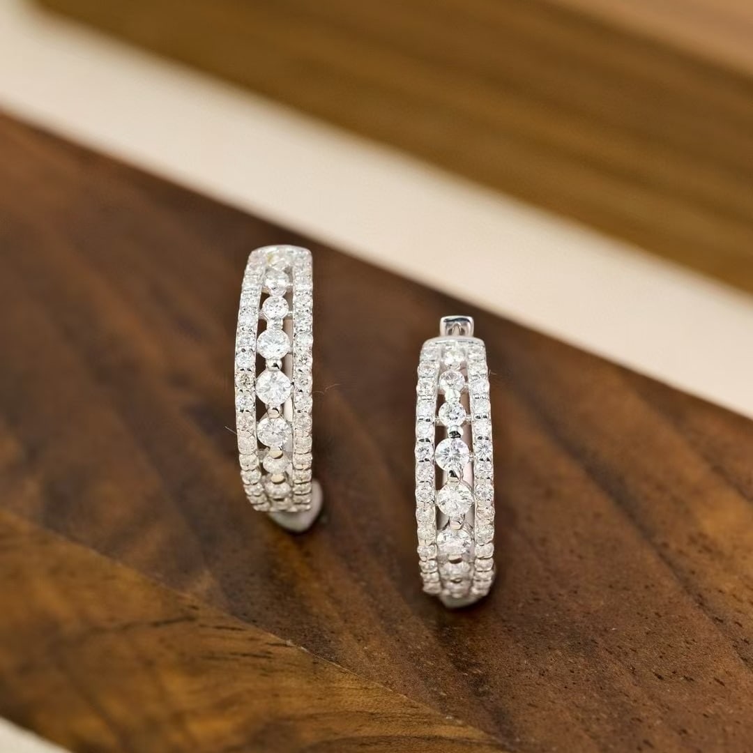 14k Gold 1.12 Ct Natural H Diamond Earrings: Ref:231081197 // gold content:14k gold // main gemstone:diamond // shape:round // carat weight:1. 12ct // clarity grade:vs-si // color:h // treatment:natural // cut grade:g // Condition: NewLow