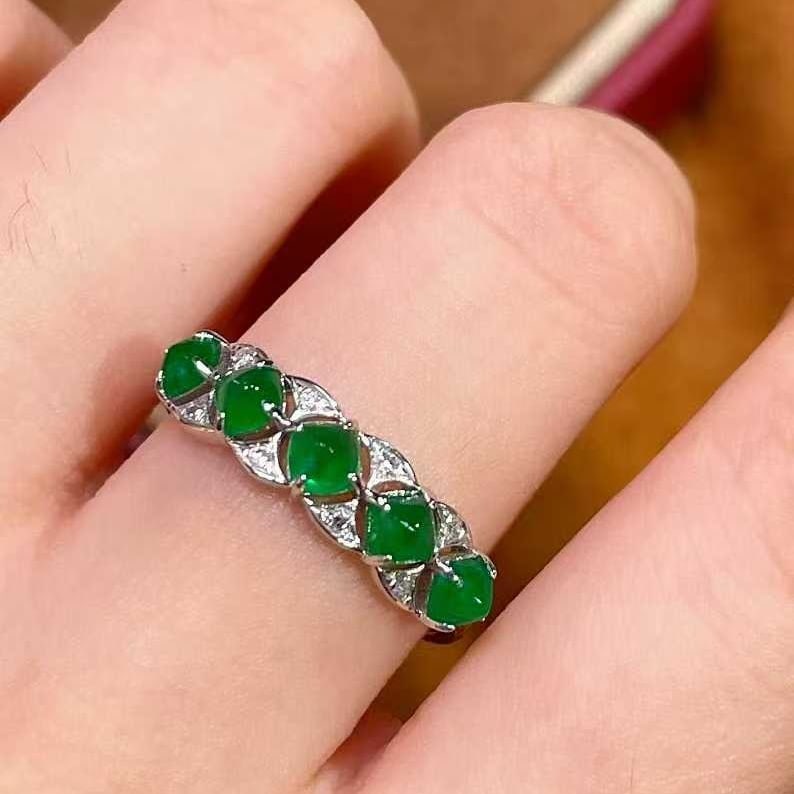 14k Gold 1 Ct Vivid Green Natural Emerald & Diamond Ring: Ref:231081231 // gold content:14k gold // ring size:7. 25us // // main gemstone:emerald // shape:sugar-loaf // carat weight:1ct // color:vivid green // treatment:natural // // adjacent gemstone 2
