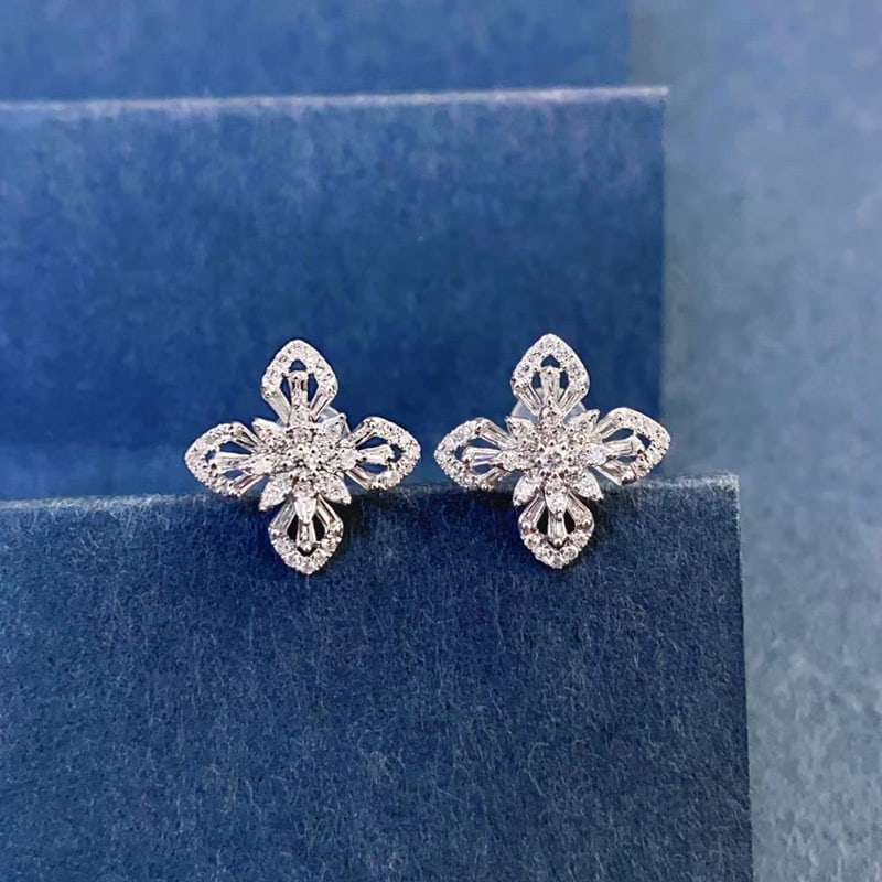 14k Gold 0.7 Ct Natural H Diamond Earrings: Ref:231082010 // gold content:14k gold // main gemstone:diamond // shape:multiple // carat weight:0. 7ct // clarity grade:vs-si // color:h // treatment:natural // Condition: New Low Estimate: 2900.00