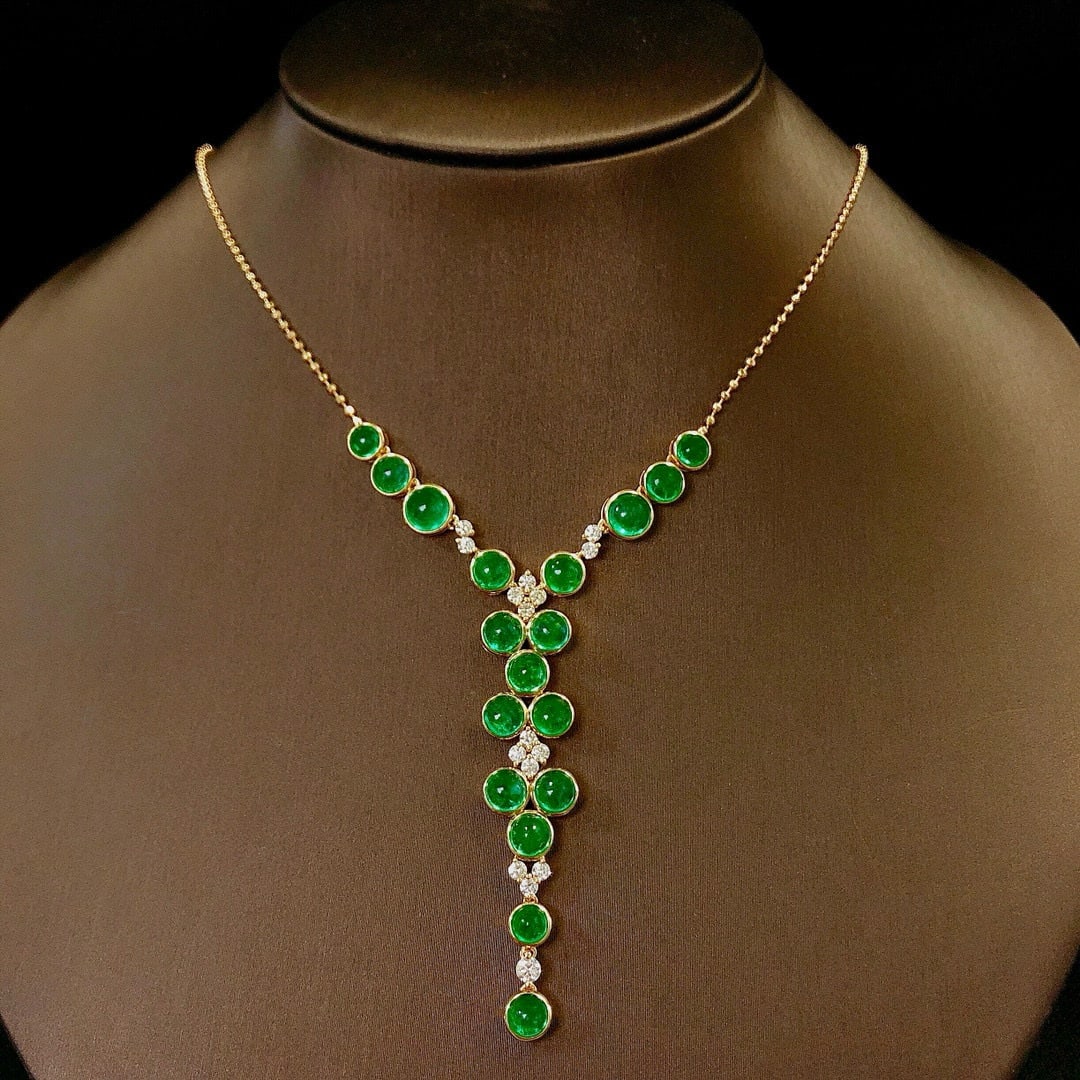 14k Gold 10.33 Ctw Vivid Green Natural Emerald & Diamond Necklace: Ref:231082023 // gold content:14k gold // main gemstone:emerald // shape:round // carat weight:9. 62ct // color:vivid green // treatment:natural // cut grade:g // // adjacent gemstone 2 : diamond