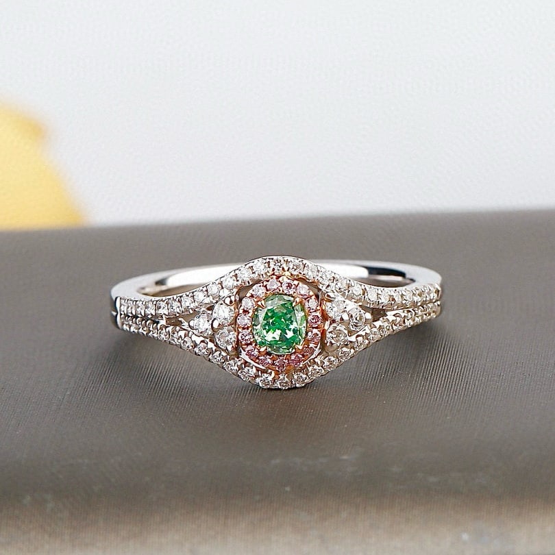 Gia Certified 14k Gold 0.45 Ctw Natural Green Diamond & Diamond Ring: Ref:231082050 // gold content:14k gold // ring size:7. 25us // // main gemstone:green diamond // certified:gia // shape:oval // carat weight:0. 18ct // clarity grade:vs2 // color:green // treatment:na