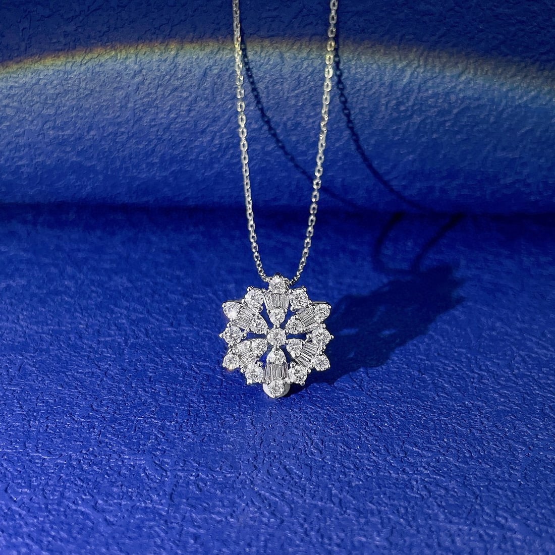 14k Gold 0.61 Ctw Natural H Diamond Necklace: Ref:231082062 // gold content:14k gold // main gemstone:diamond // shape:baguette // carat weight:0. 14ct // clarity grade:vs-si // color:h // treatment:natural // // adjacent gemstone 2 : diamond