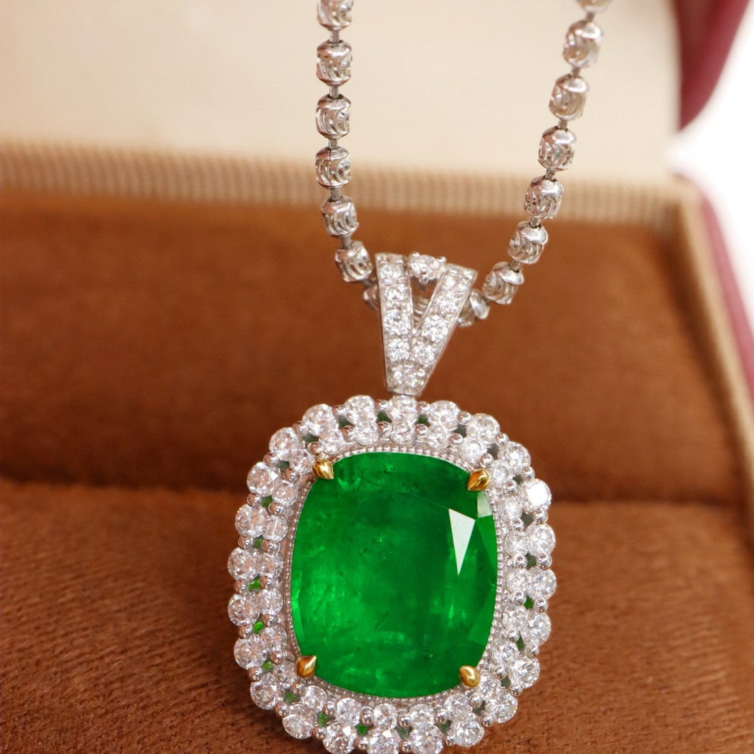 14k Gold 4.22 Ctw Vivid Green Natural Emerald & Diamond Pendant( Without Chain ): Ref:231082144 // gold content:14k gold // main gemstone:emerald // shape:cushion // carat weight:3. 61ct // color:vivid green // treatment:natural // // adjacent gemstone 2 : diamond // shape:round