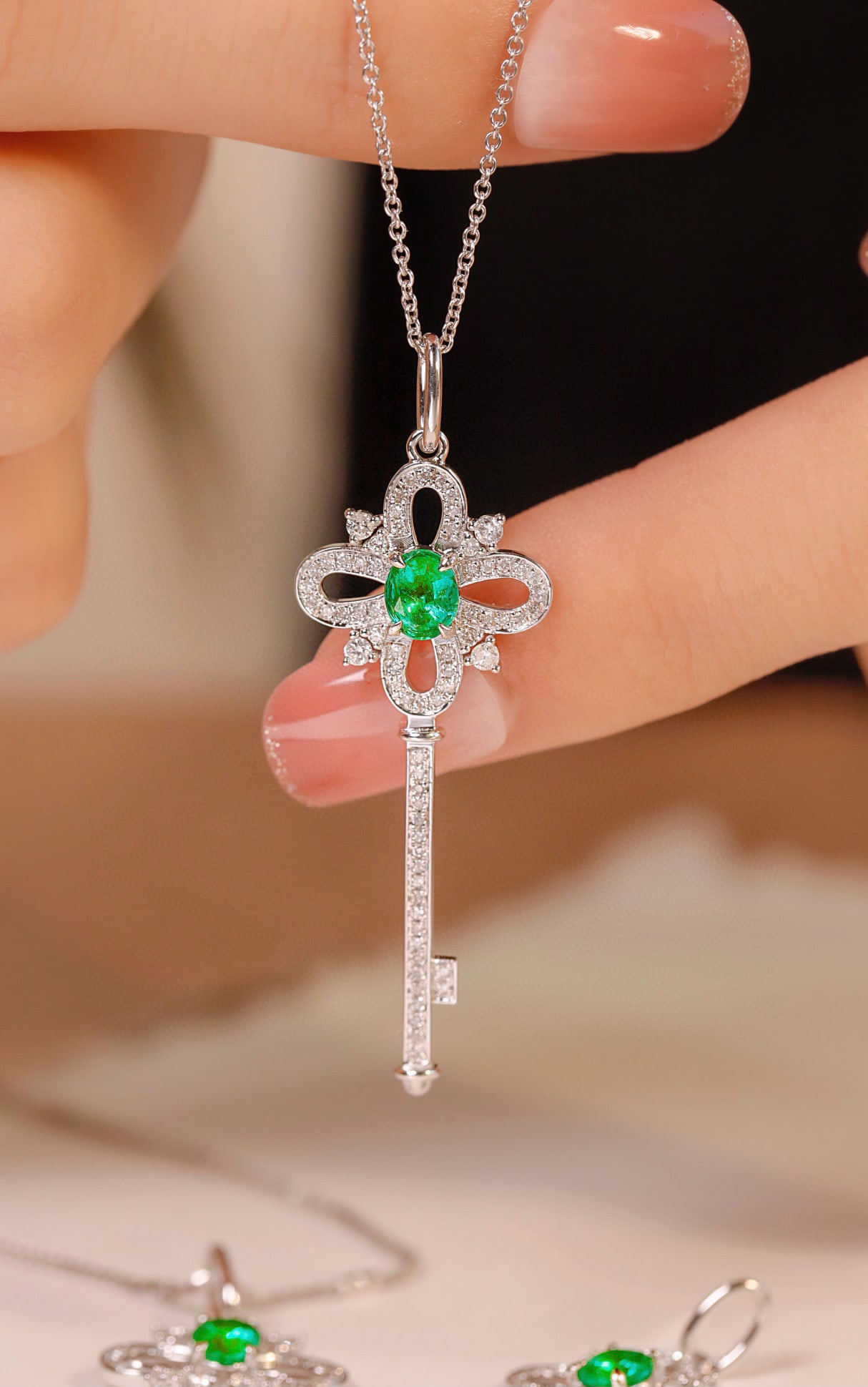 14k Gold 0.57 Ctw Vivid Green Natural Emerald & Diamond Pendant( Without Chain ): Ref:231082188 // gold content:14k gold // main gemstone:emerald // shape:oval // carat weight:0. 35ct // color:vivid green // treatment:natural // // adjacent gemstone 2 : diamond // shape:round //