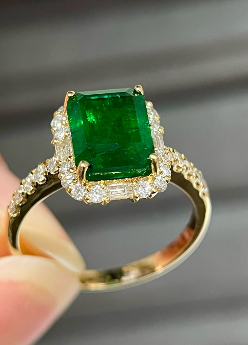14k Gold 3.41 Ctw Vivid Green Natural Emerald & Diamond Ring - 3