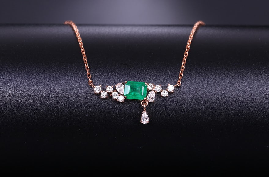 14k Gold 0.68 Ctw Vivid Green Natural Emerald & Diamond Necklace: Ref:231082251 // gold content:14k gold // main gemstone:emerald // shape:octagonal // carat weight:0. 41ct // color:vivid green // treatment:natural // // adjacent gemstone 2 : diamond //