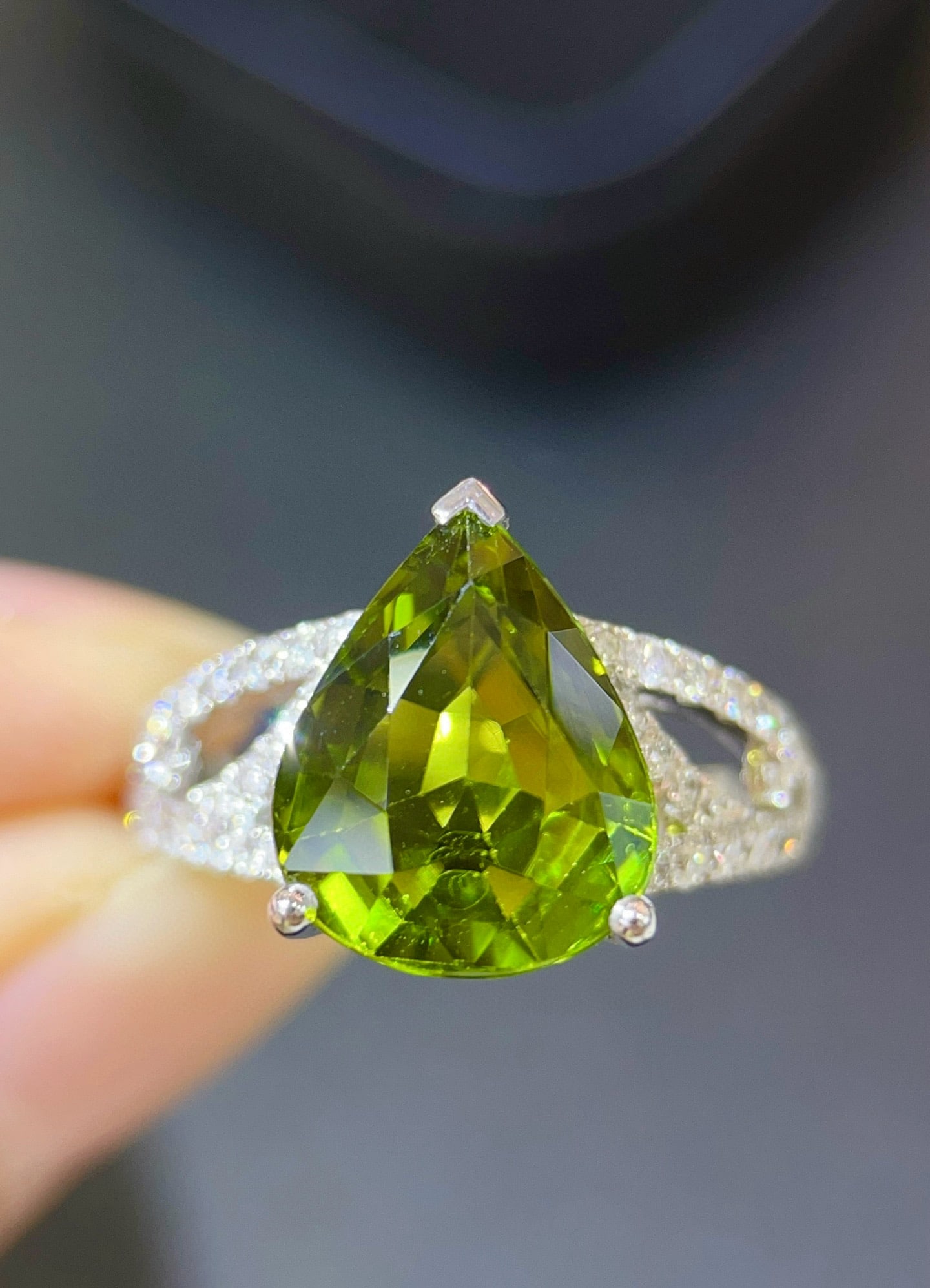 14k Gold 5.90 Ctw Natural Tourmaline & Diamond Ring: Ref:231082372 // gold content:14k gold // ring size:7. 25us // // main gemstone:tourmaline // shape:pear // carat weight:5. 30ct // color:green // treatment:natural // // adjacent gemstone 2 : diamond
