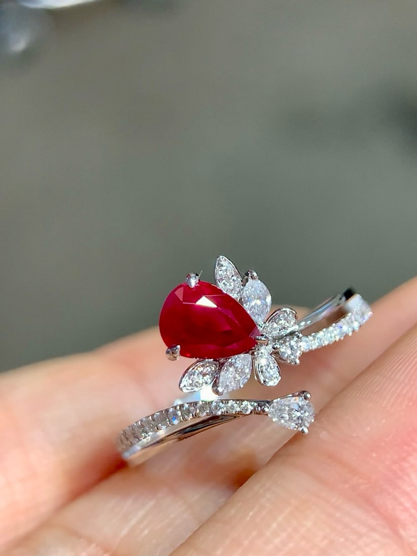 14k Gold 1.31 Ctw Natural Ruby & Diamond Ring: Ref:231082388 // gold content:14k gold // ring size:7. 25us // // main gemstone:ruby // shape:pear // carat weight:1. 04ct // color:pigeonblood red // treatment:natural // // adjacent gemstone 2 : dia